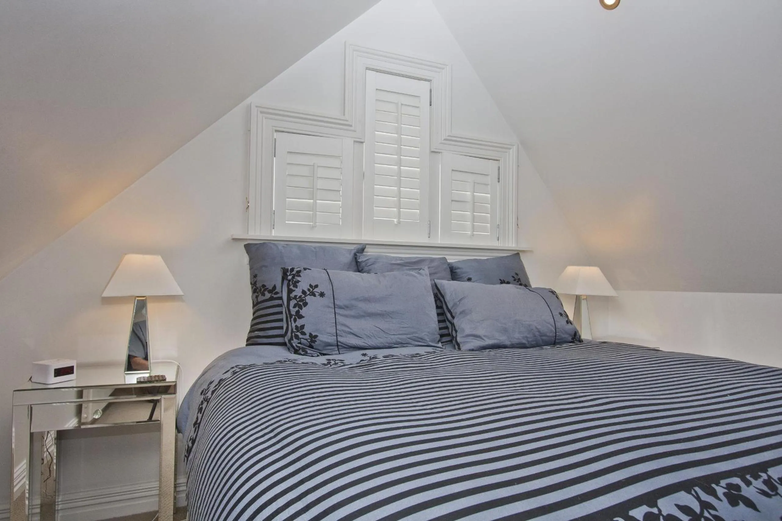 Bed in Lilac Rose Boutique Bed and Breakfast