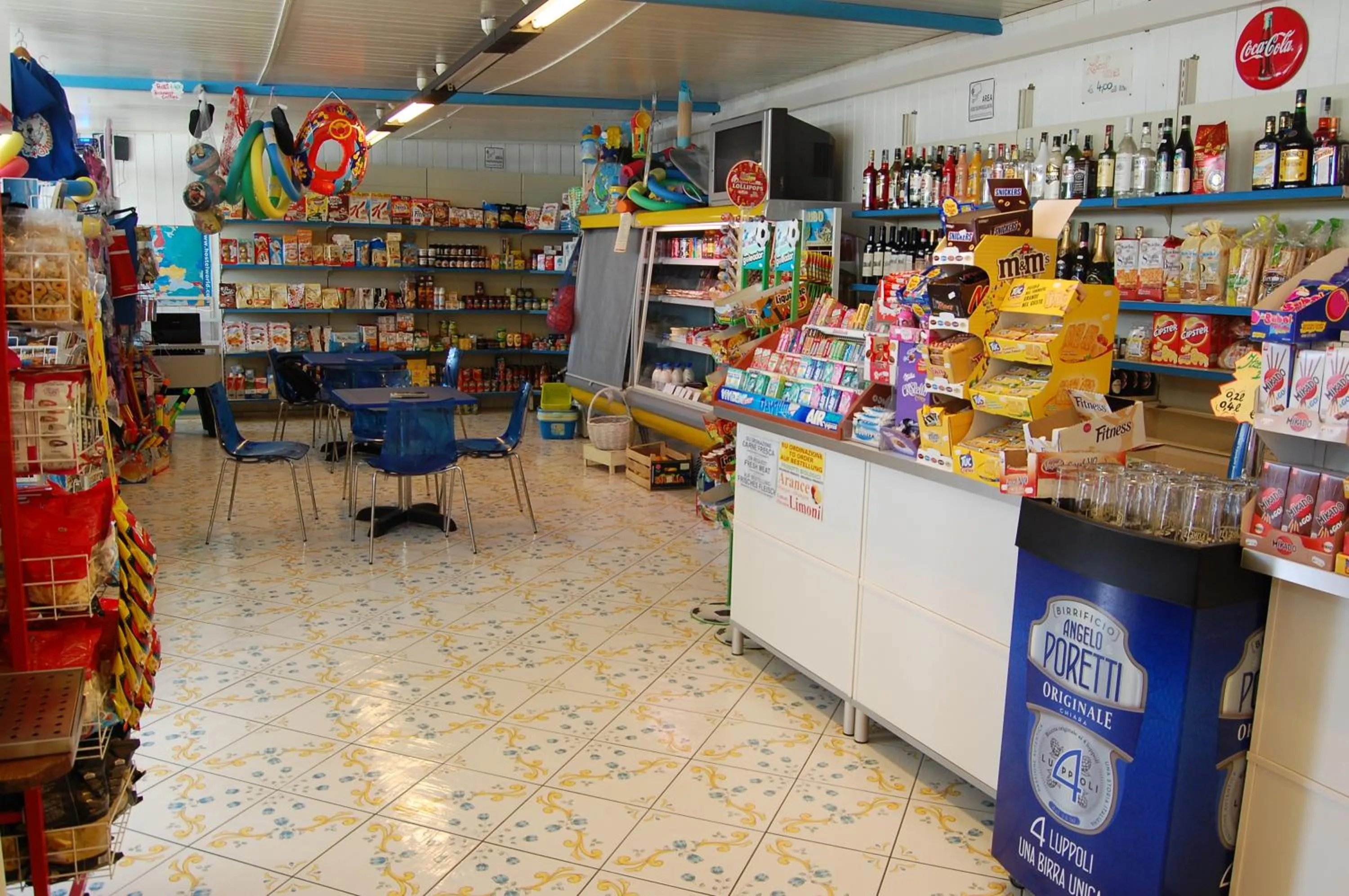 On-site shops in Villaggio Residence Nettuno