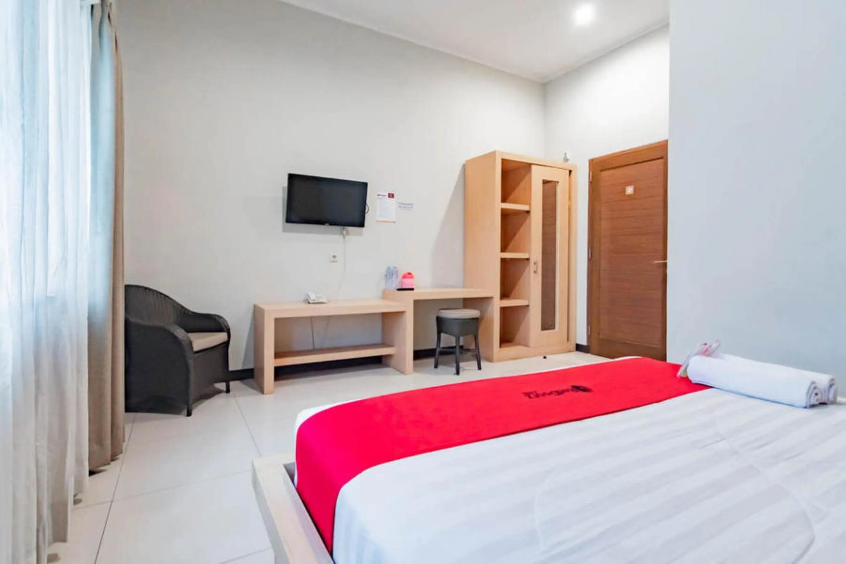 Bedroom, Bed in RedDoorz near Lembang Park & Zoo 2