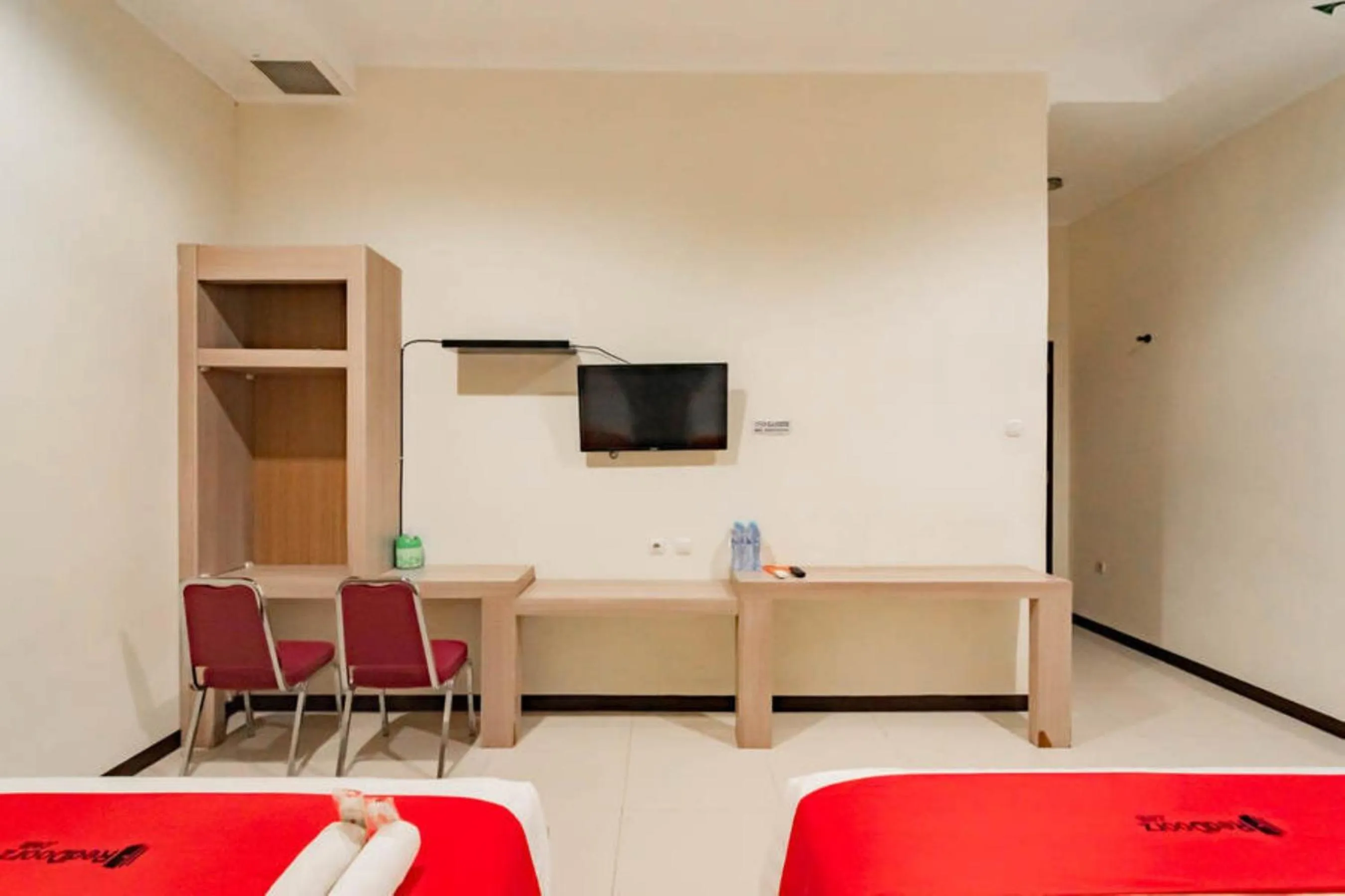 Bedroom, Bed in RedDoorz near Lembang Park & Zoo 2