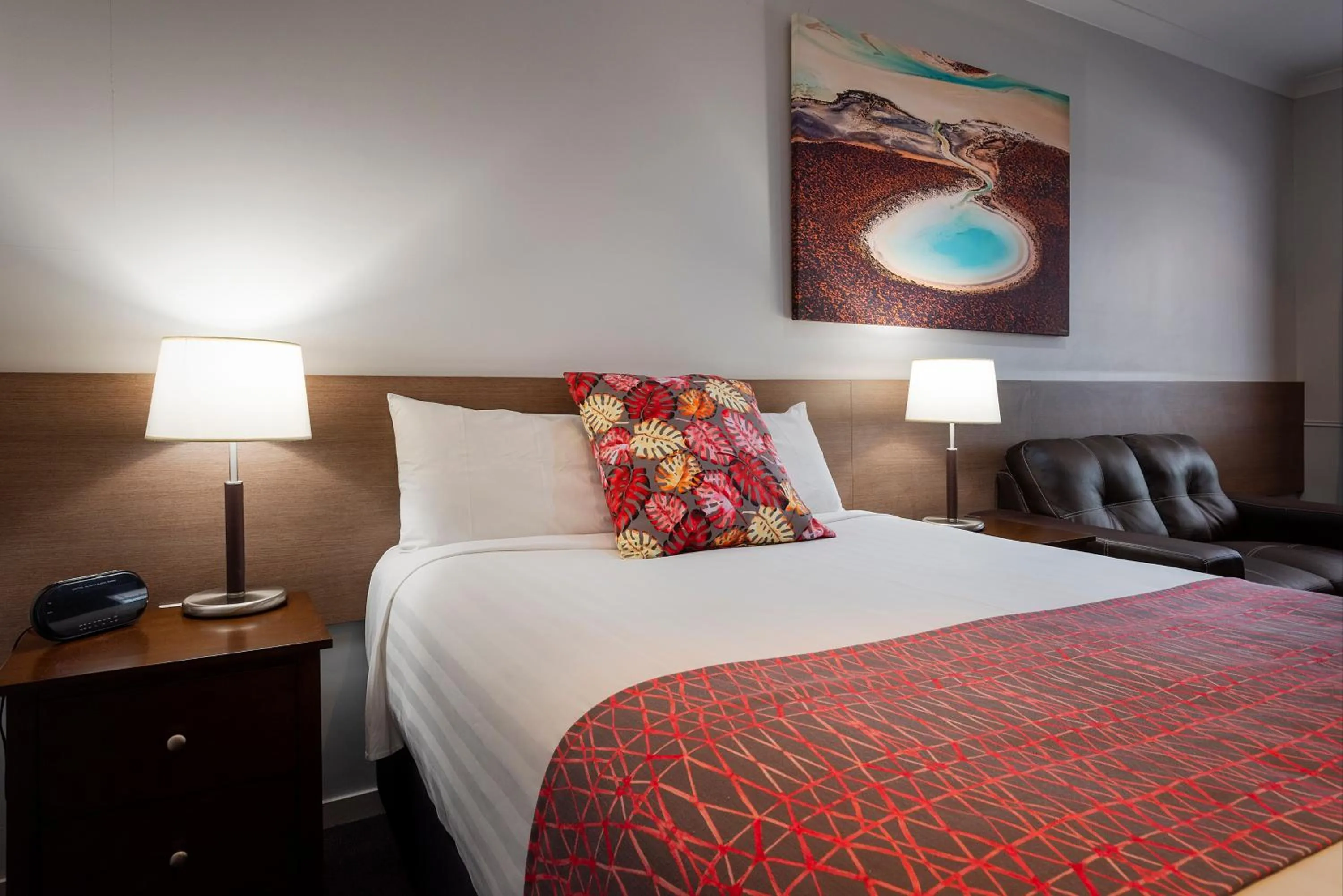 Bed in Roma Inland Motor Inn