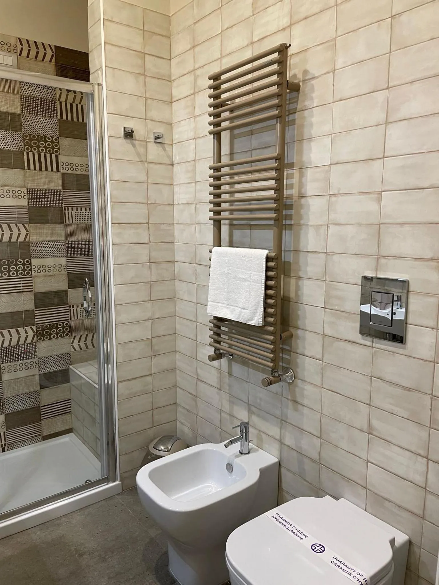 Shower in Schilizzi Hotel