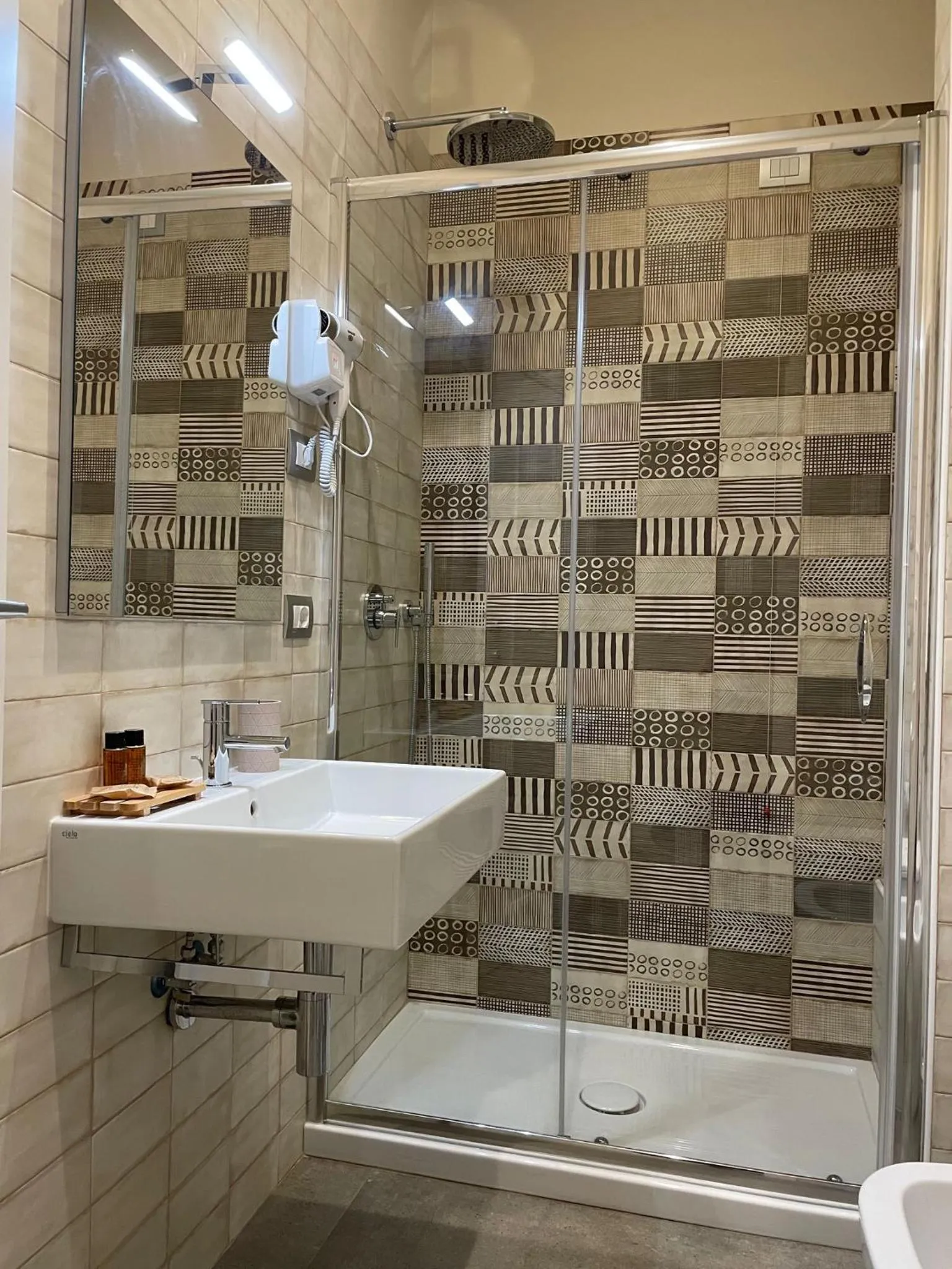 Shower in Schilizzi Hotel