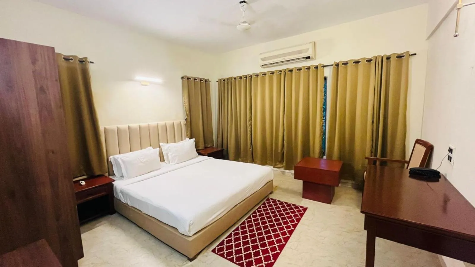 Bedroom, Bed in Camel Valley Resort & Spa, Igatpuri