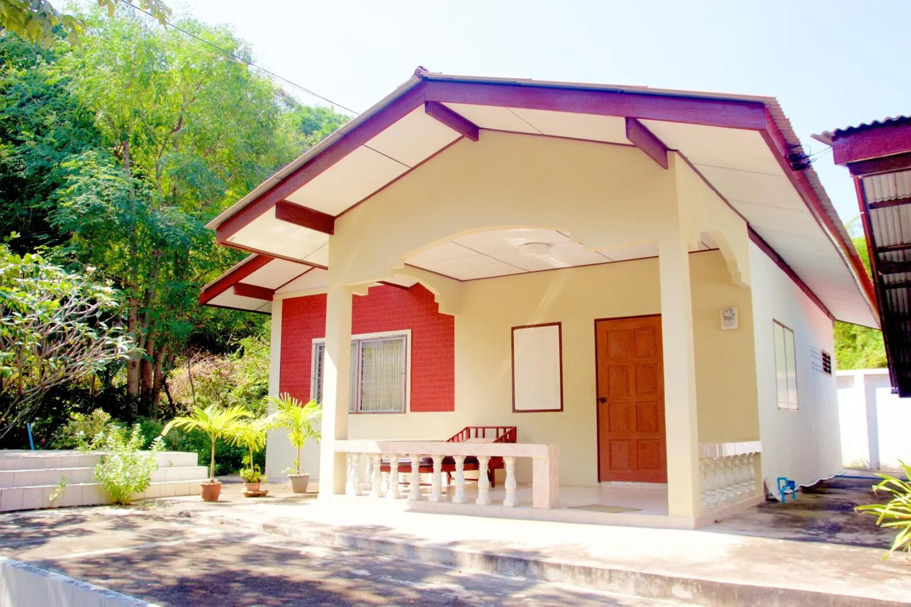 Two-Bedroom Bungalow in Sichang Shine Khao Resort Two-Bedroom Bungalow in Sichang Shine Khao Resort