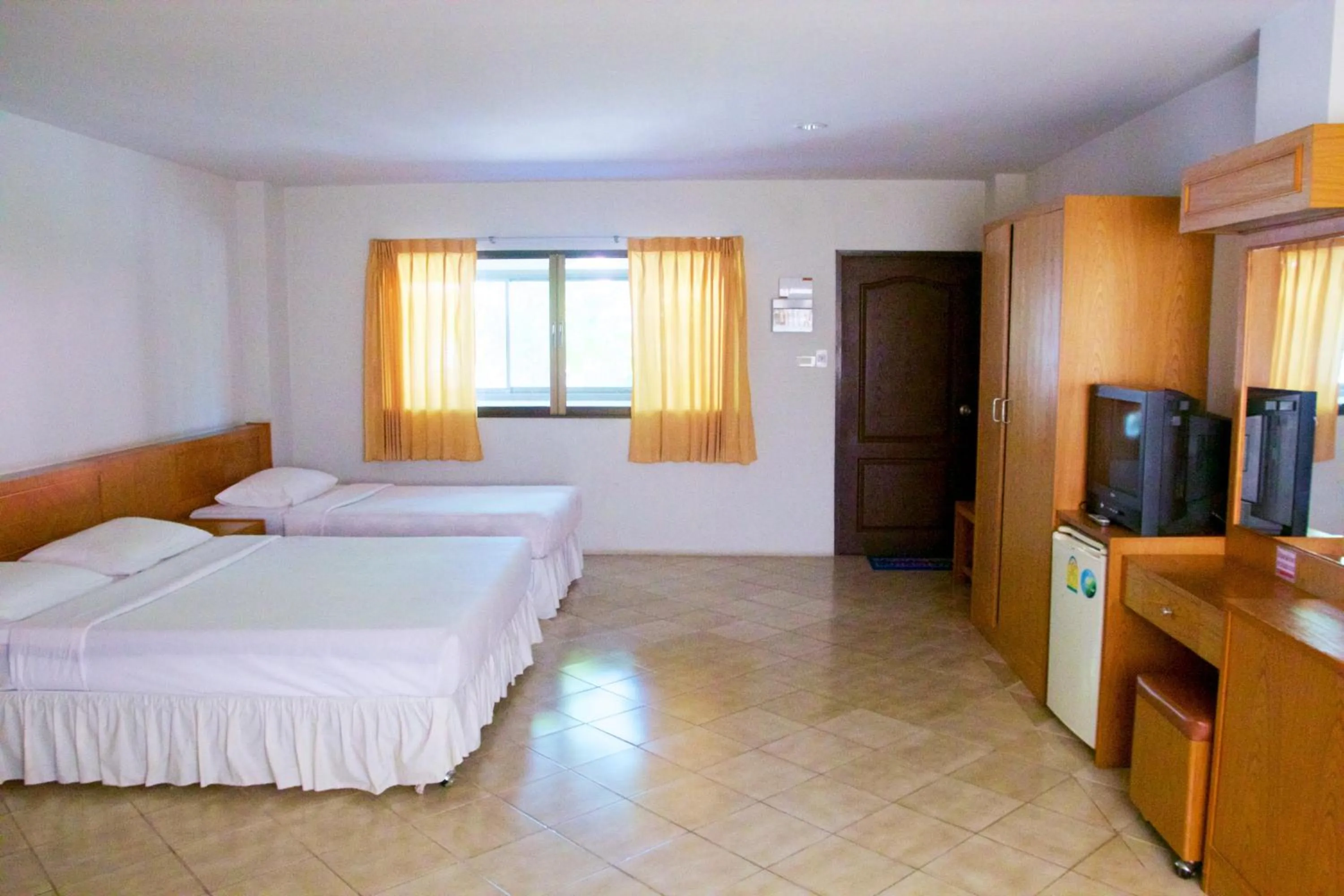 Photo of the whole room, Bed in Sichang Shine Khao Resort