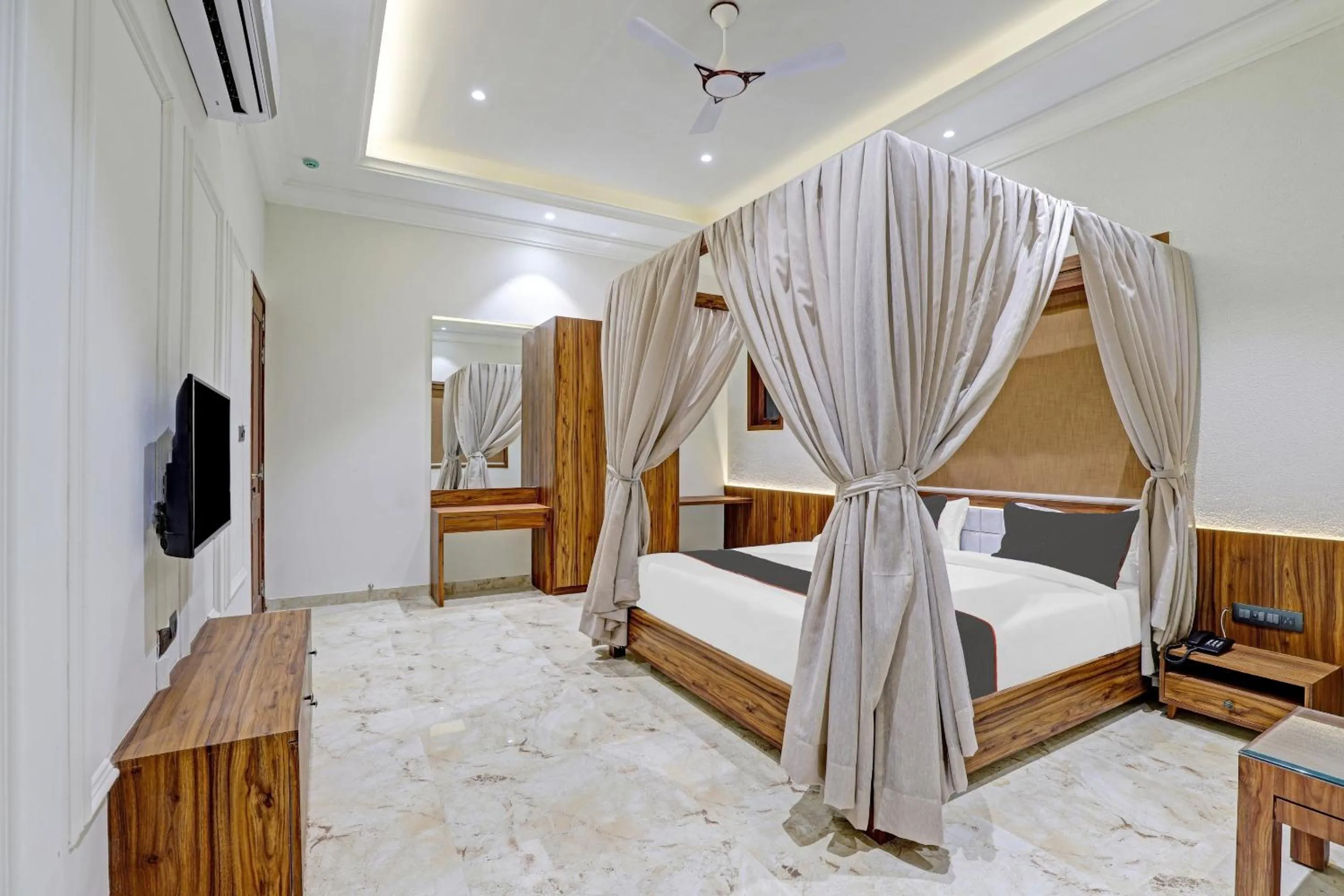 Bathroom, Bed in Ratna Vilas Palace