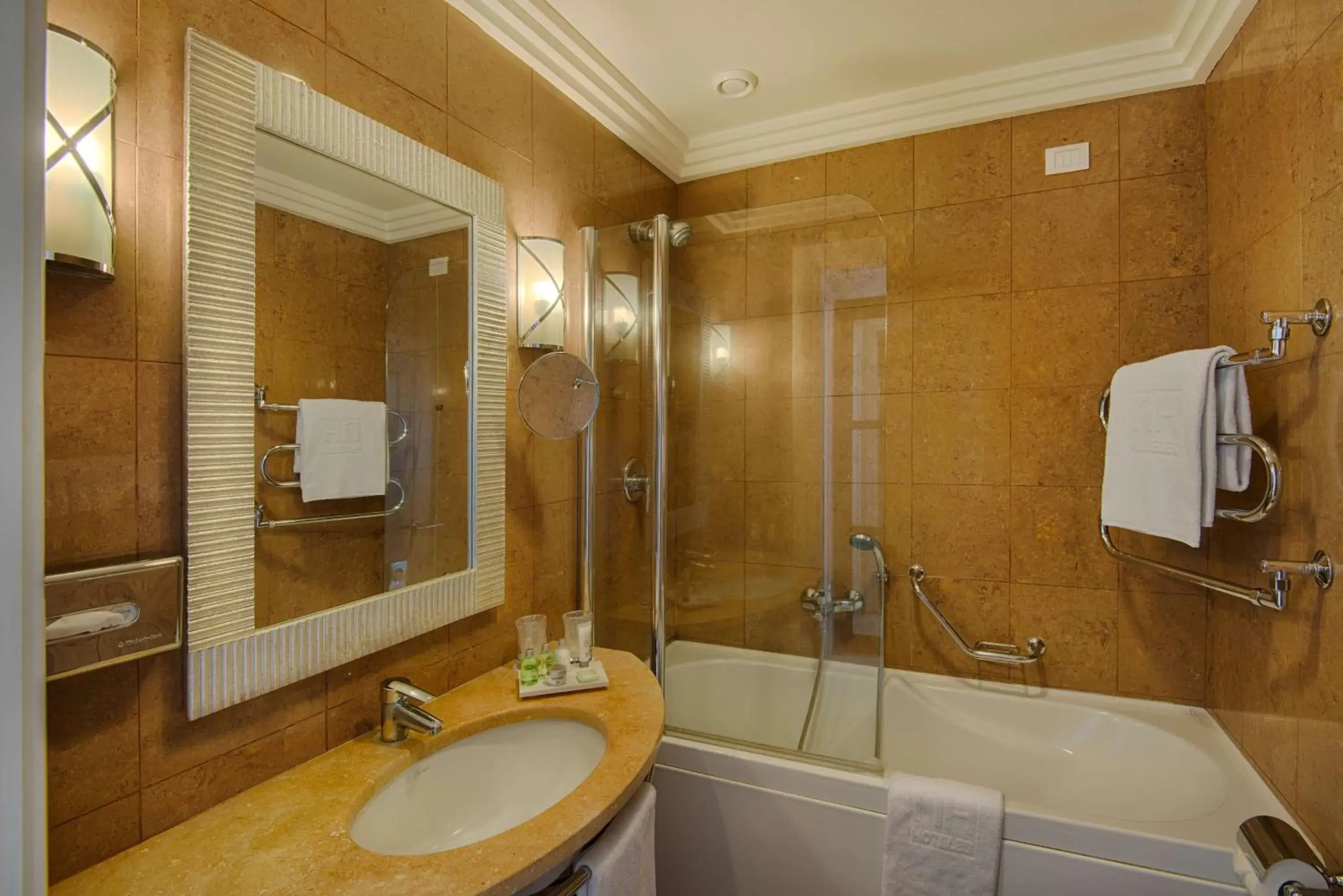 Standard Double Room with Garden View and Terrace in NH Catania Parco degli Aragonesi Standard Double Room with Garden View and Terrace in NH Catania Parco degli Aragonesi