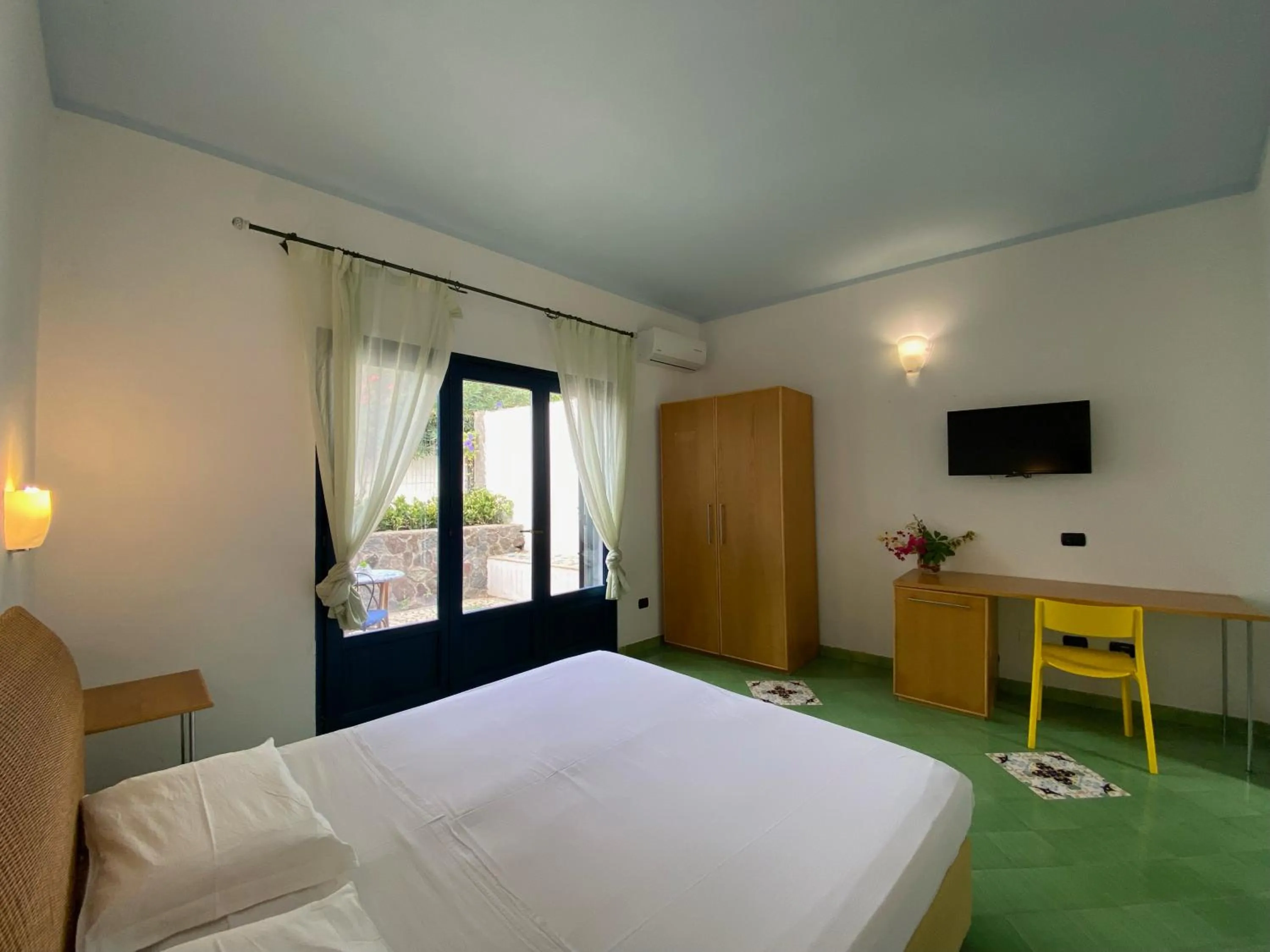 Bedroom, Bed in Hotel Aura