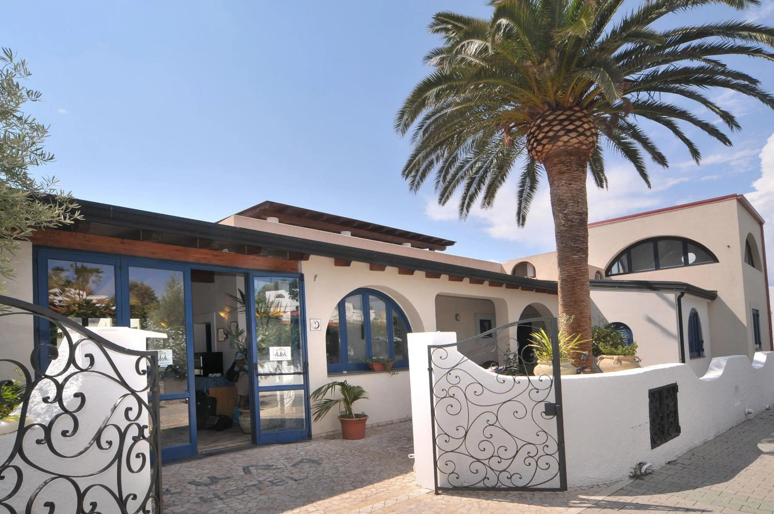 Facade/entrance in Hotel Aura