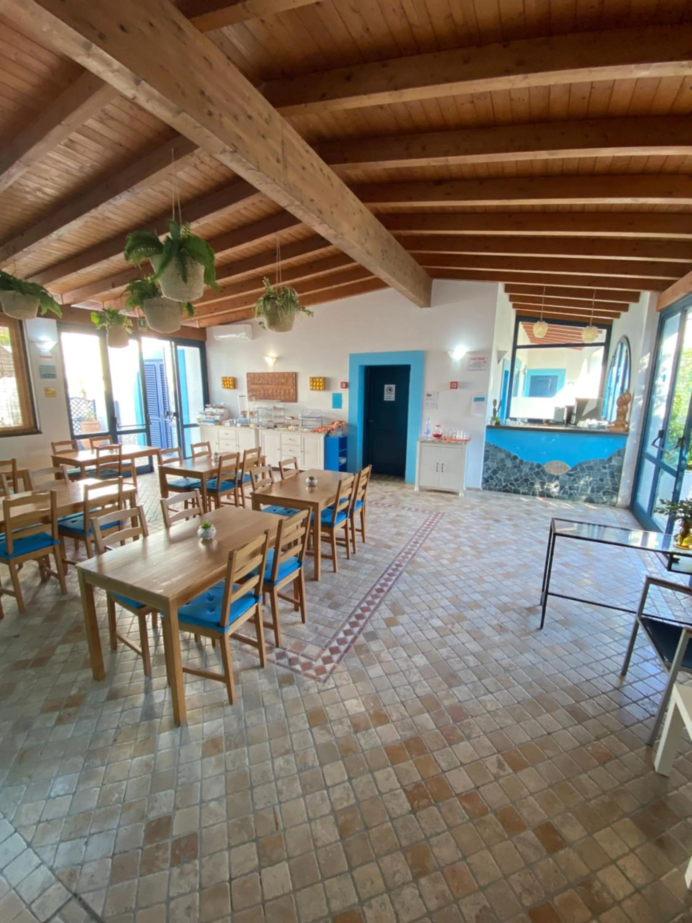 Restaurant/places to eat in Hotel Aura