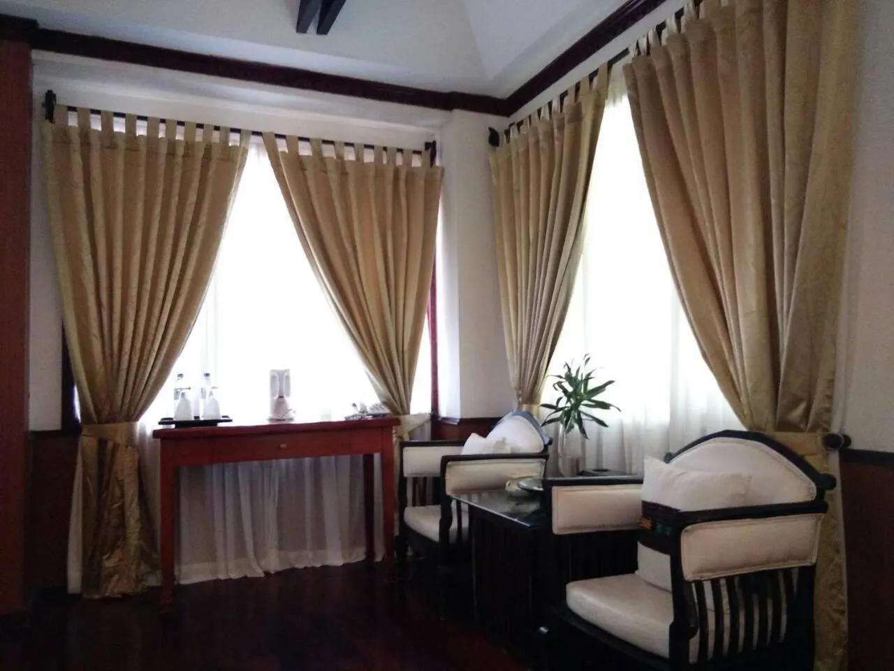 Living room in Emerald Sea Resort