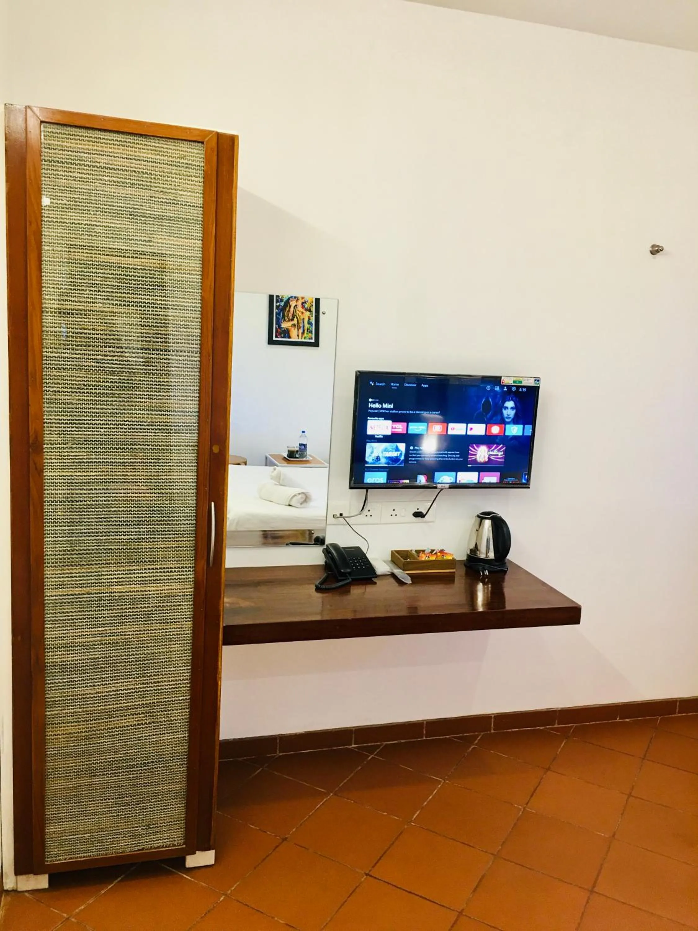 TV and multimedia in The Canopy Guest House