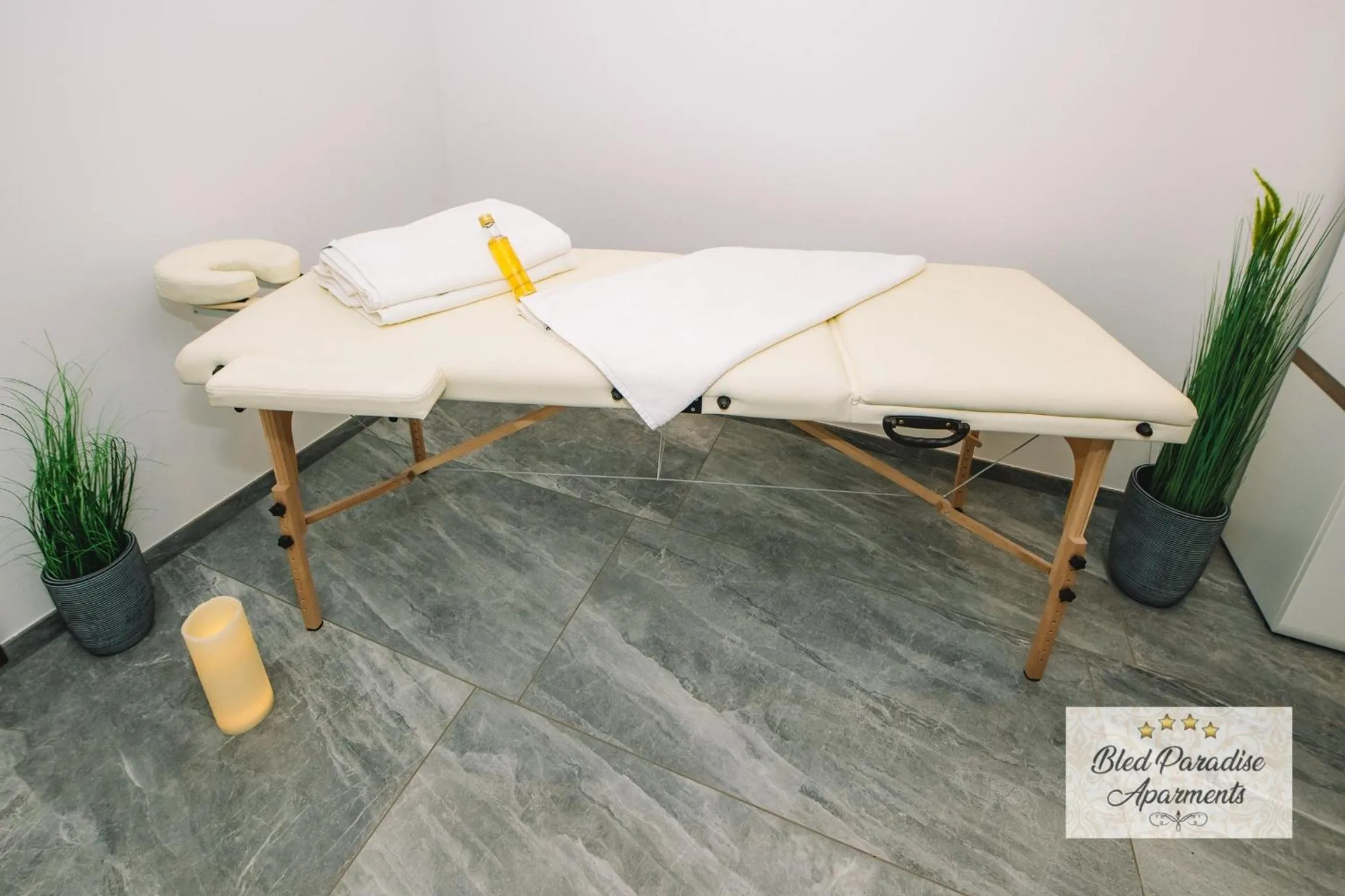 Massage in Wellness Paradise Apartment