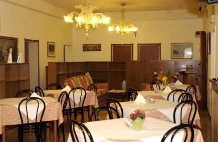 Restaurant/places to eat in Hotel Airone