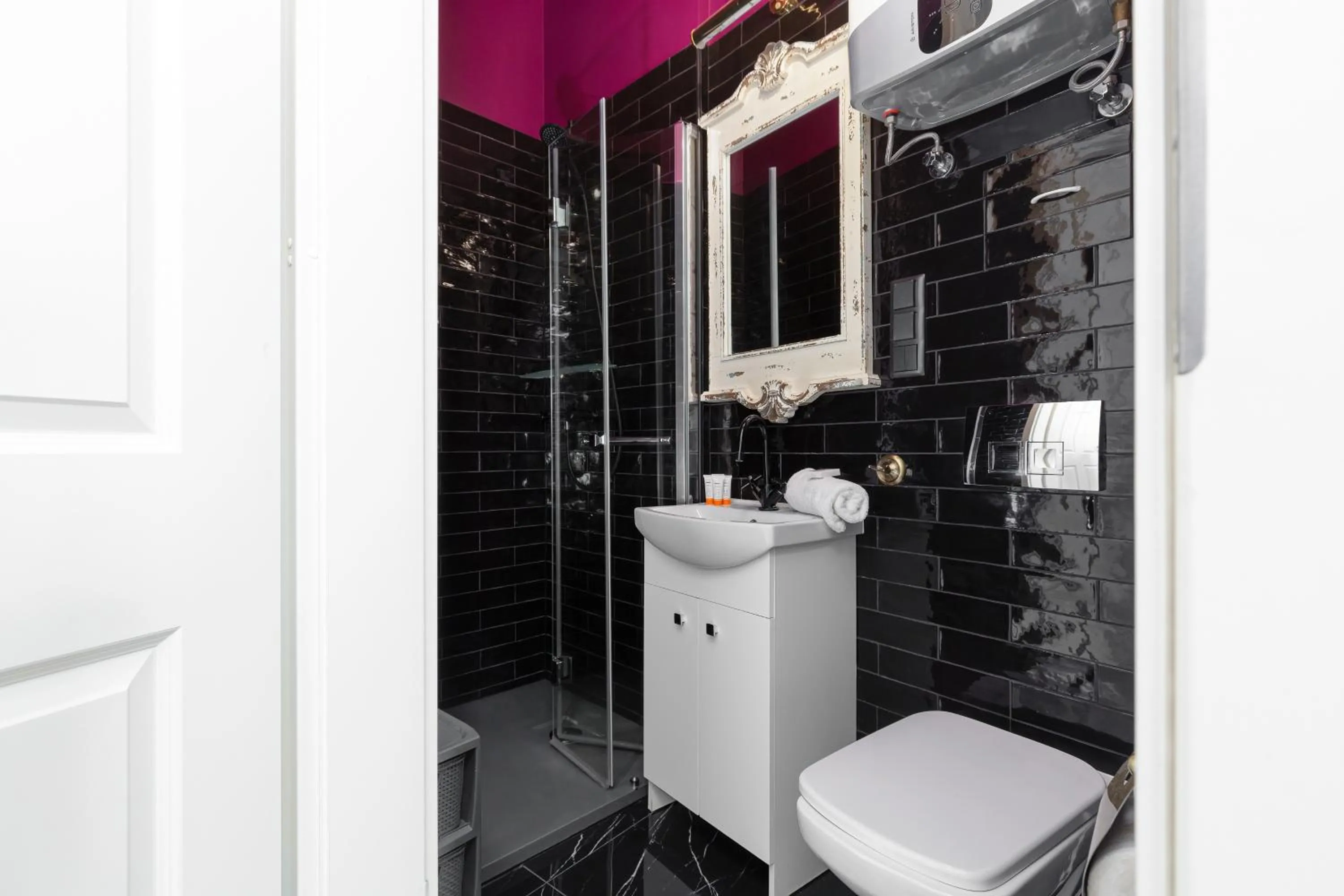 Bathroom in Apartament przy Placu Zamkowym by Noclegi Renters