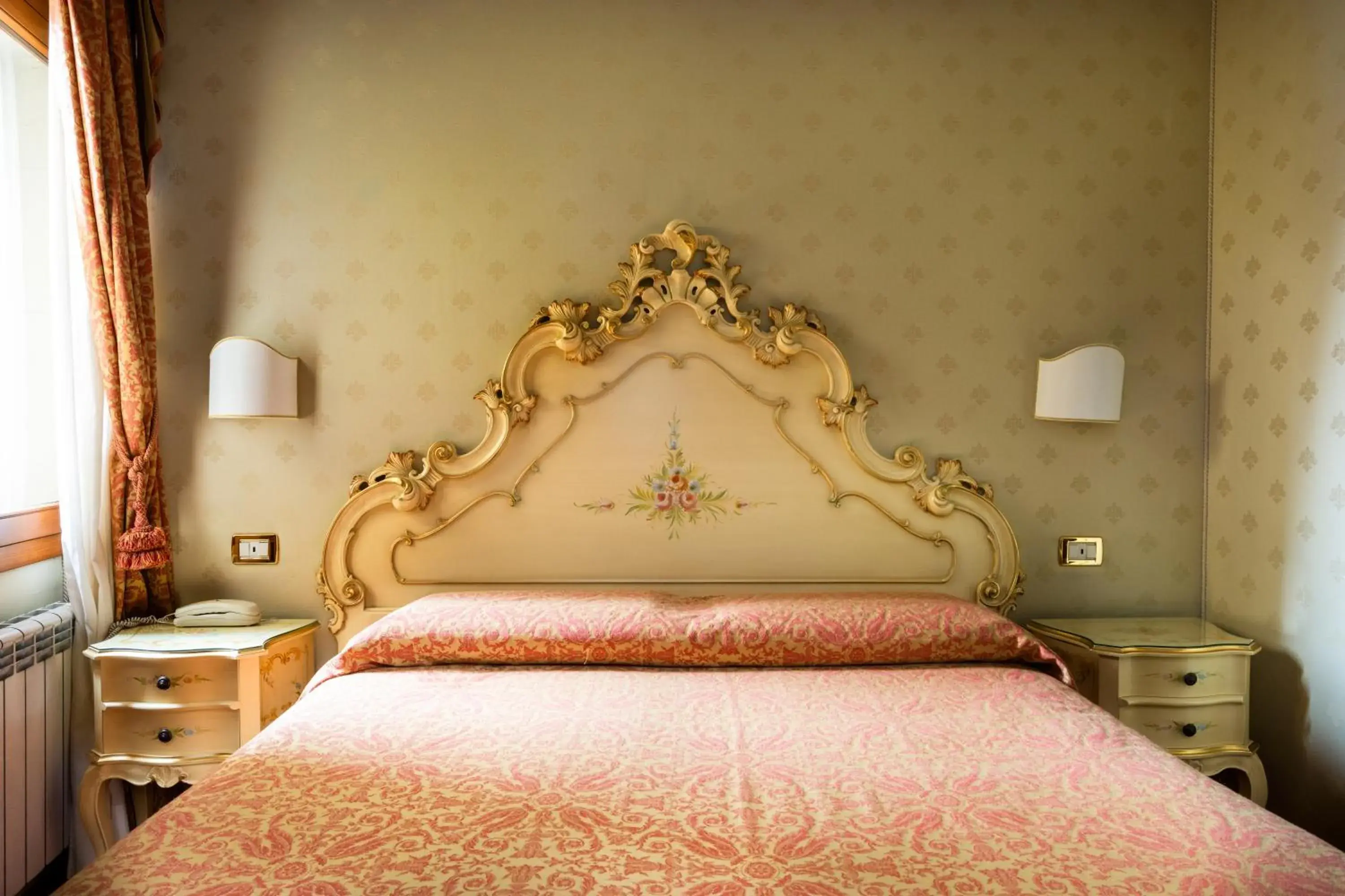 Classic Double Room with Square View in Locanda Al Leon Classic Double Room with Square View in Locanda Al Leon