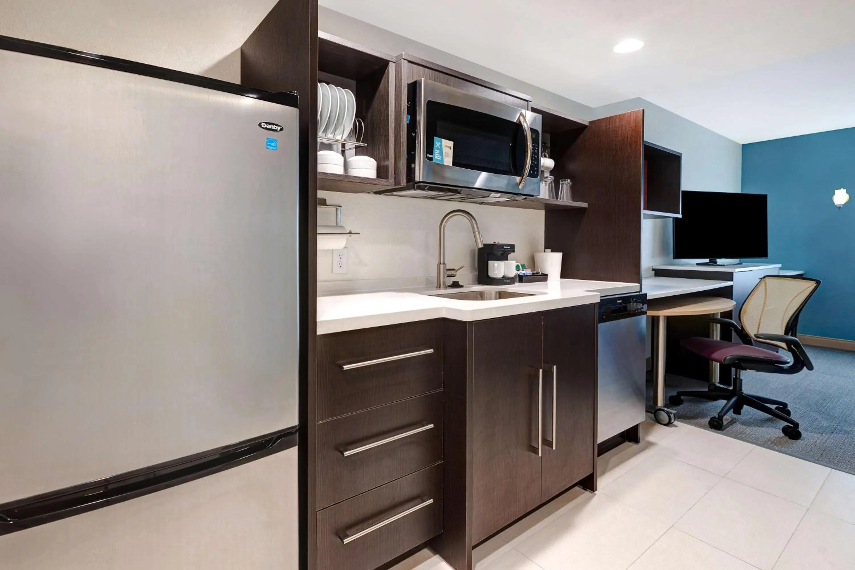 Kitchen or kitchenette in Home2 Suites By Hilton Wilkes-Barre