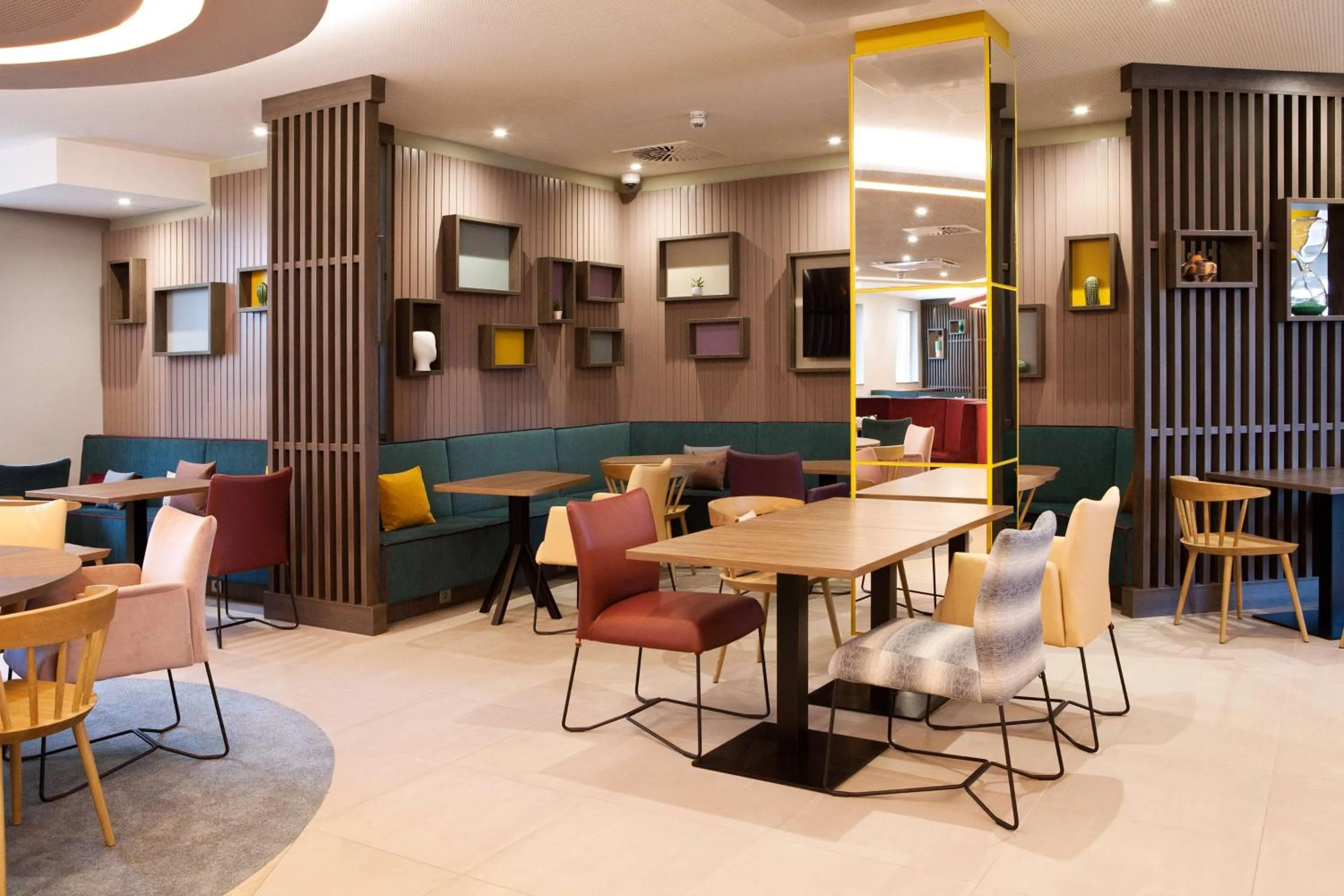 Lobby or reception in Hampton By Hilton Regensburg