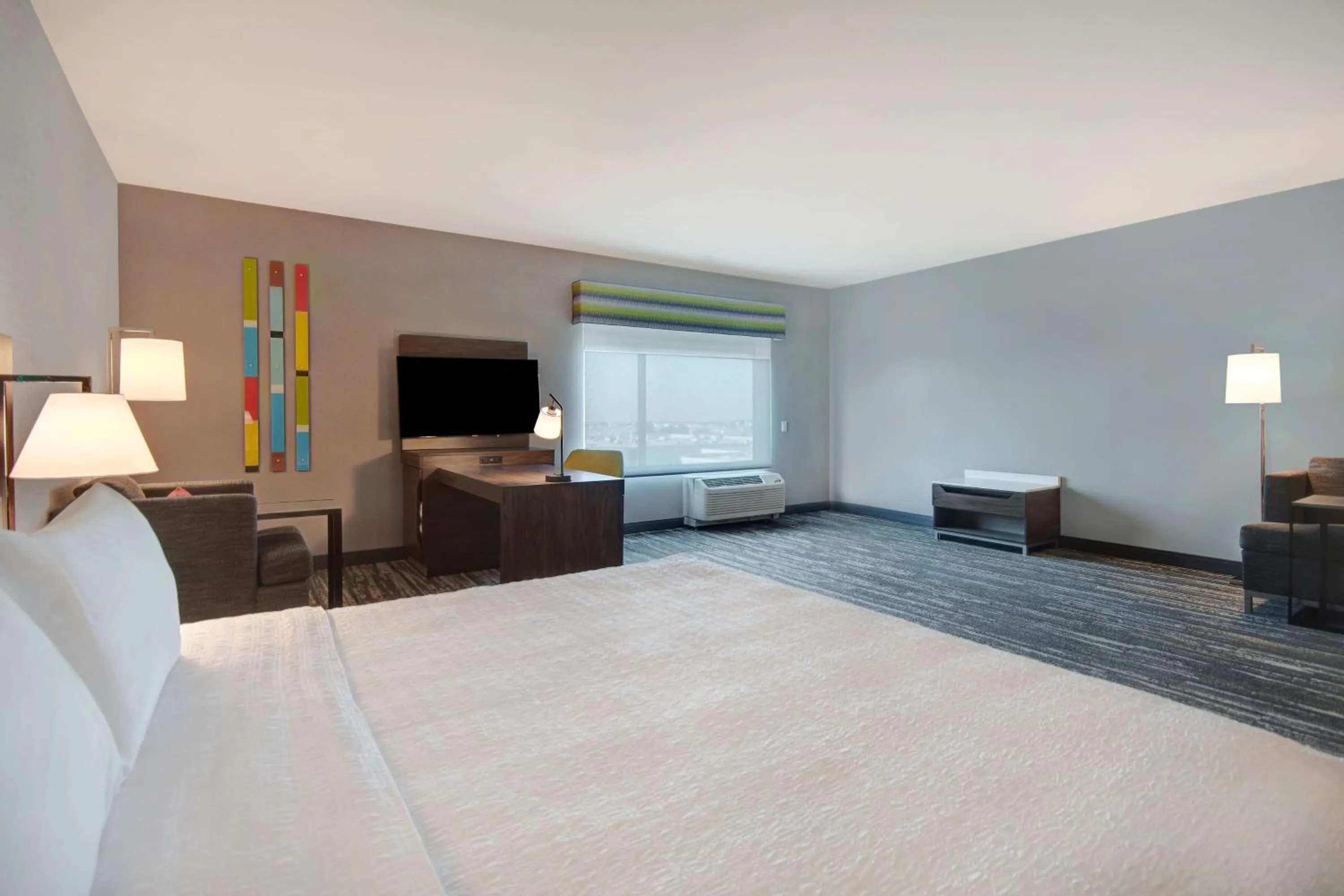Bedroom, Bed in Hampton Inn & Suites By Hilton Rancho Cucamonga