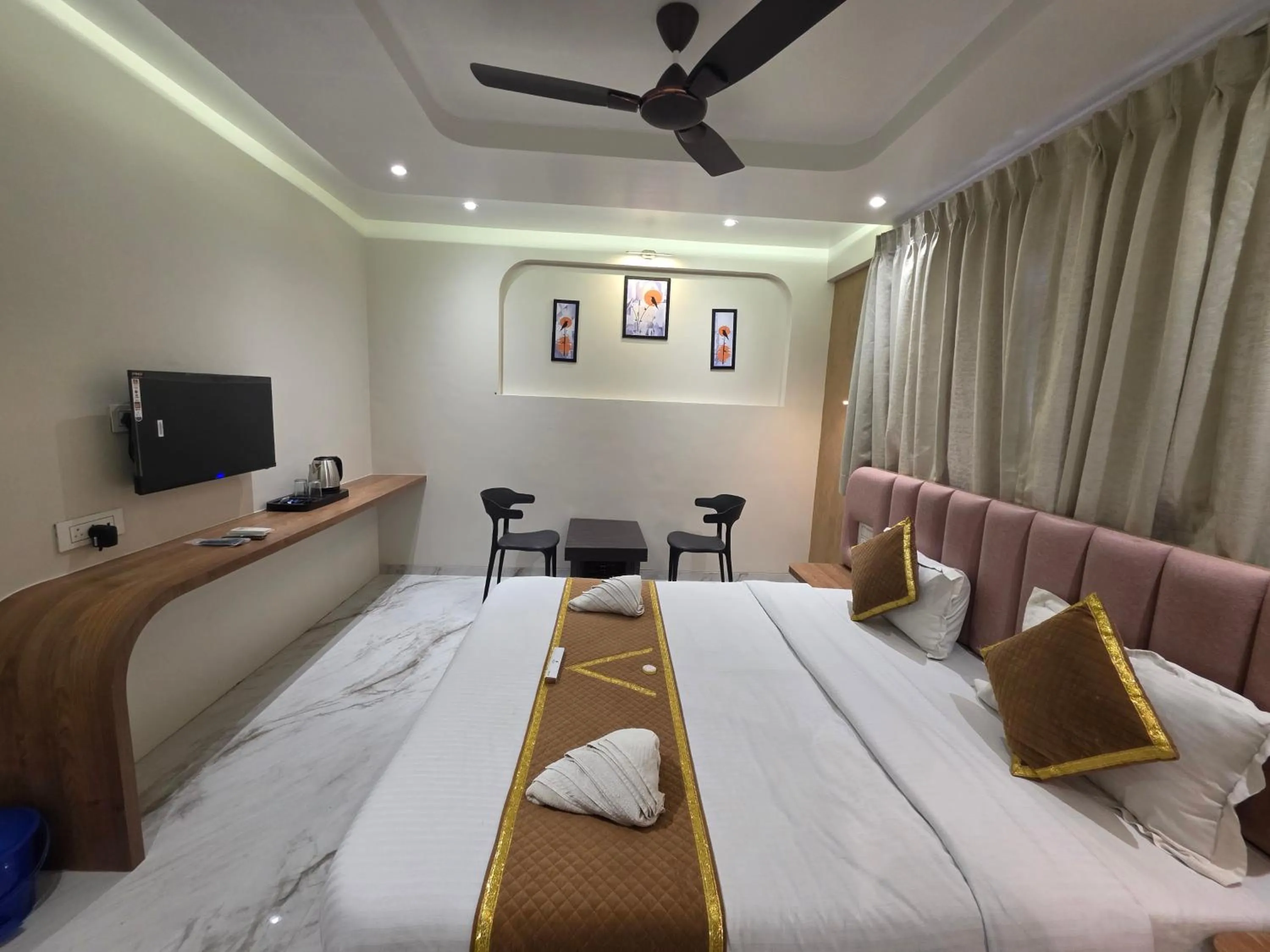 Bedroom in Hotel Vyankatesh & Pure Veg Restaurant