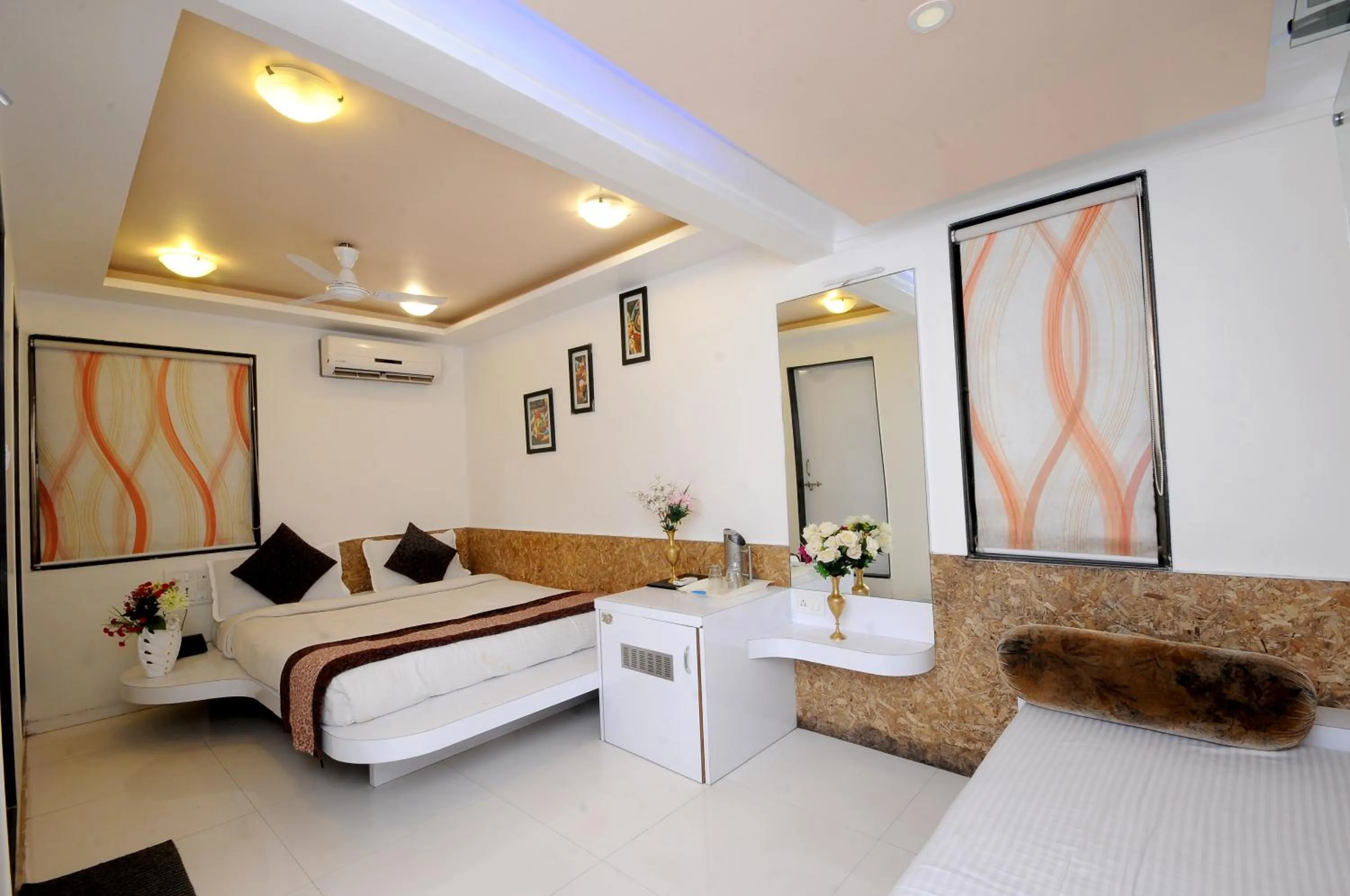 Bedroom in Hotel Vyankatesh & Pure Veg Restaurant