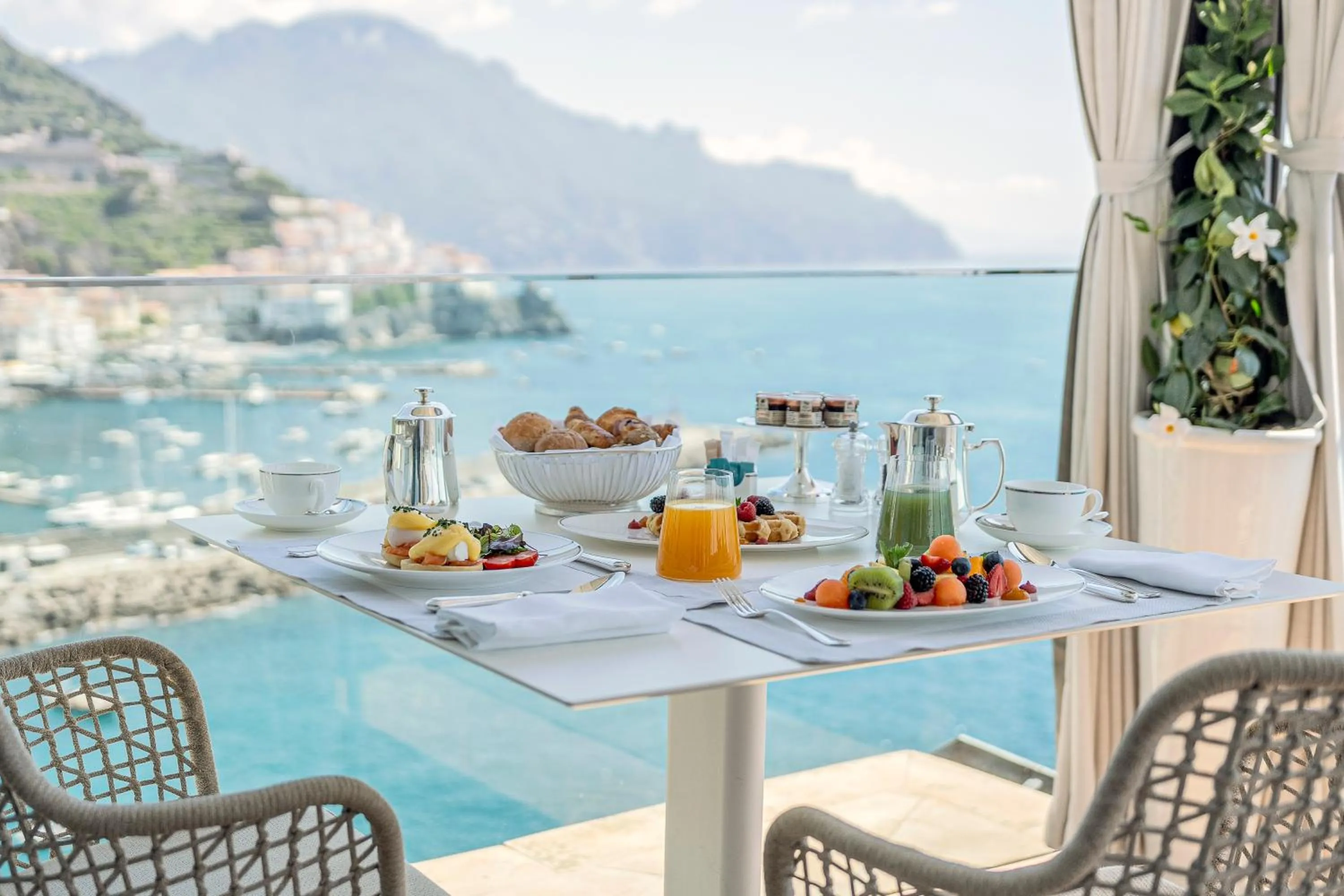 Breakfast in Hotel Miramalfi