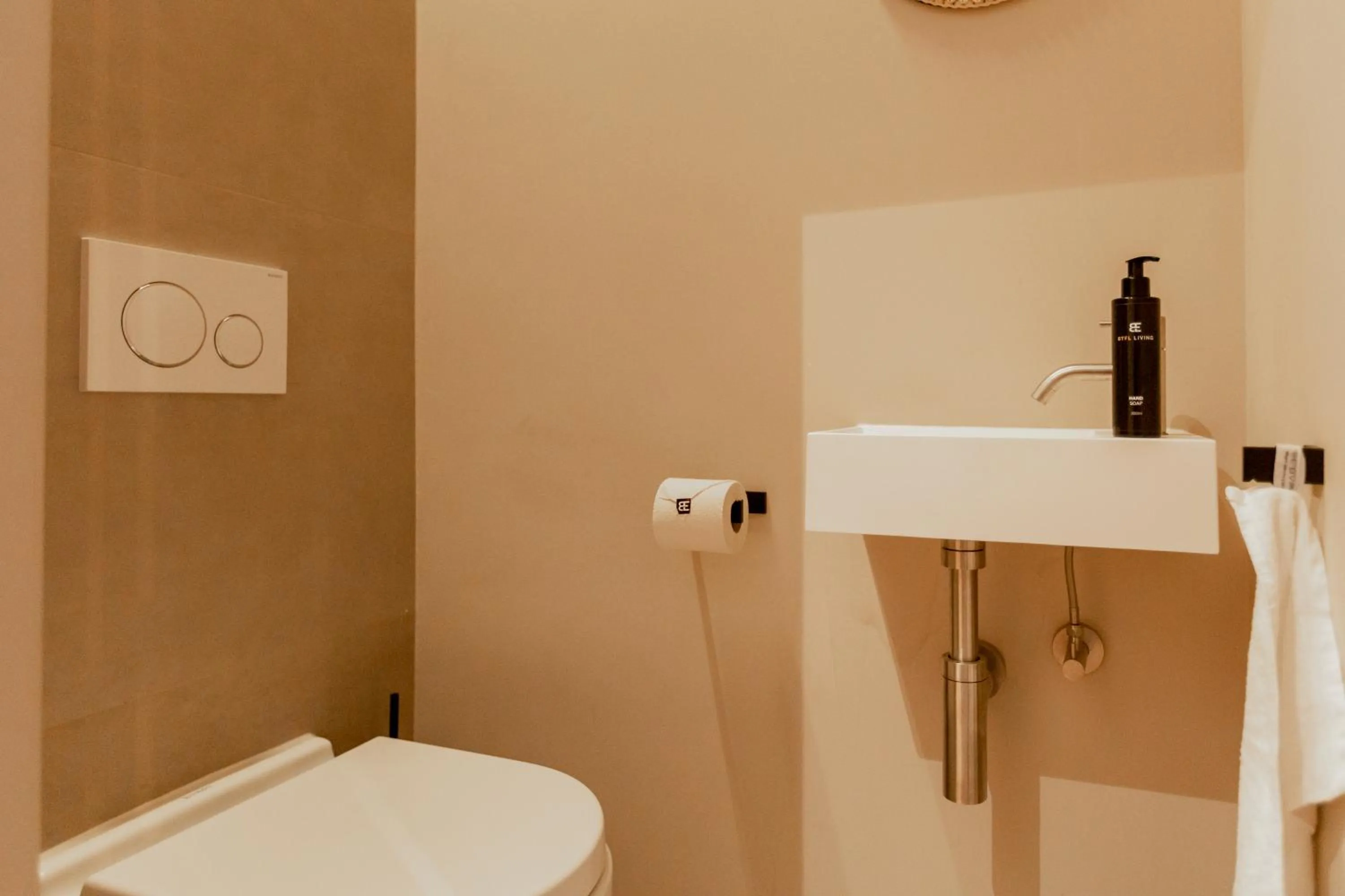 Toilet in BTFL Living, Luxury Residences Antwerp, Zirkstraat