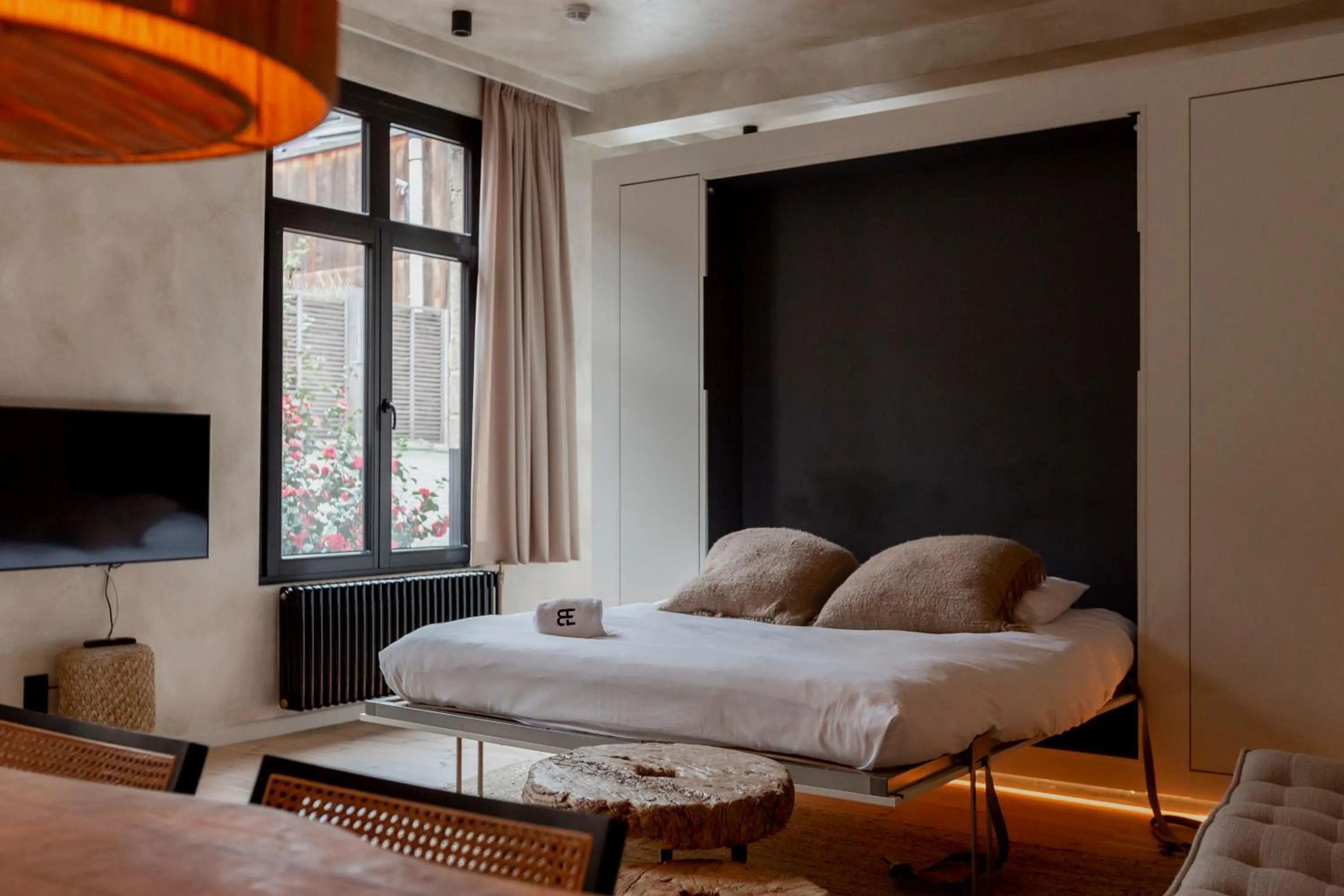 Bed in BTFL Living, Luxury Residences Antwerp, Zirkstraat