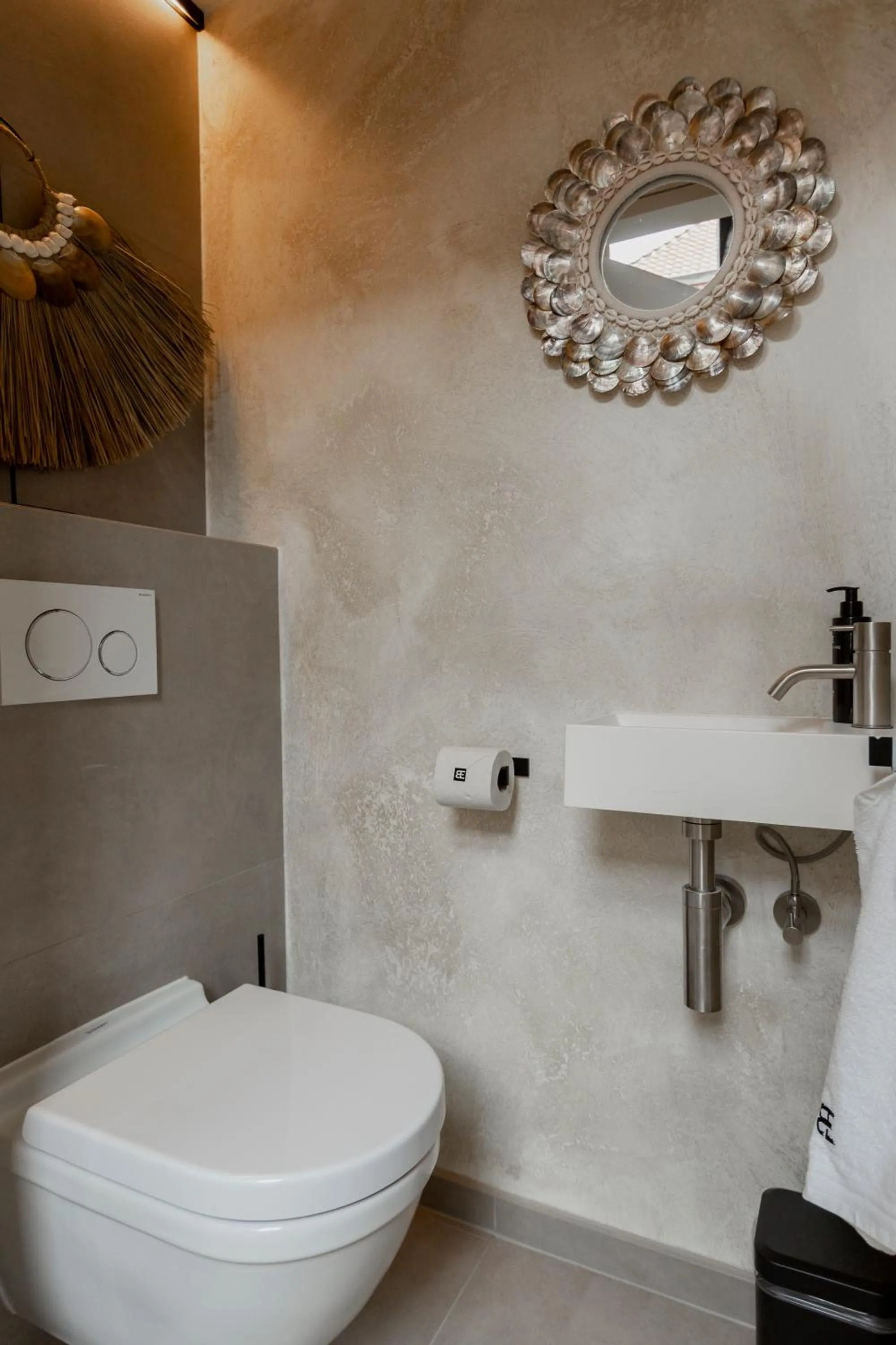 Toilet in BTFL Living, Luxury Residences Antwerp, Zirkstraat