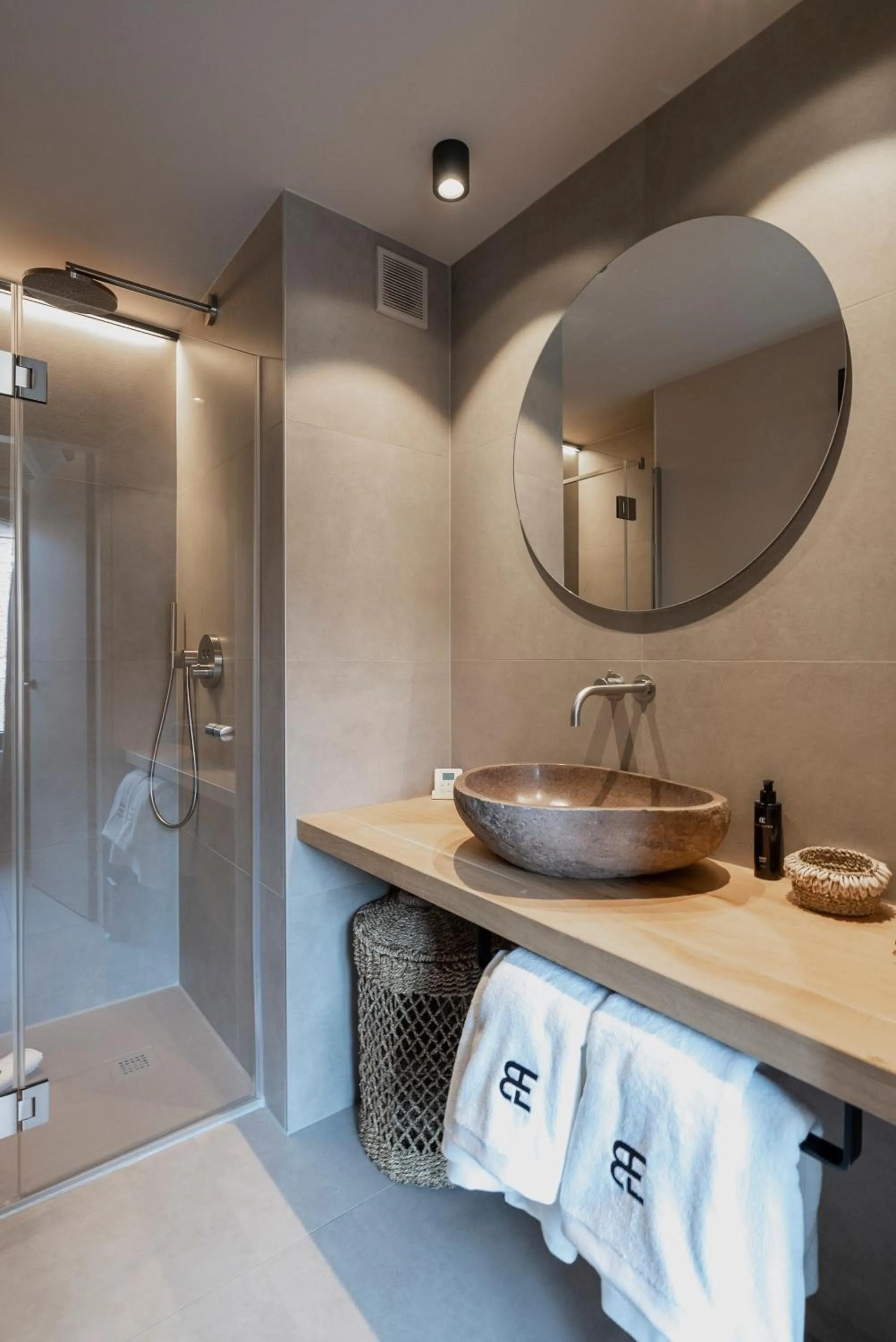 Shower in BTFL Living, Luxury Residences Antwerp, Zirkstraat