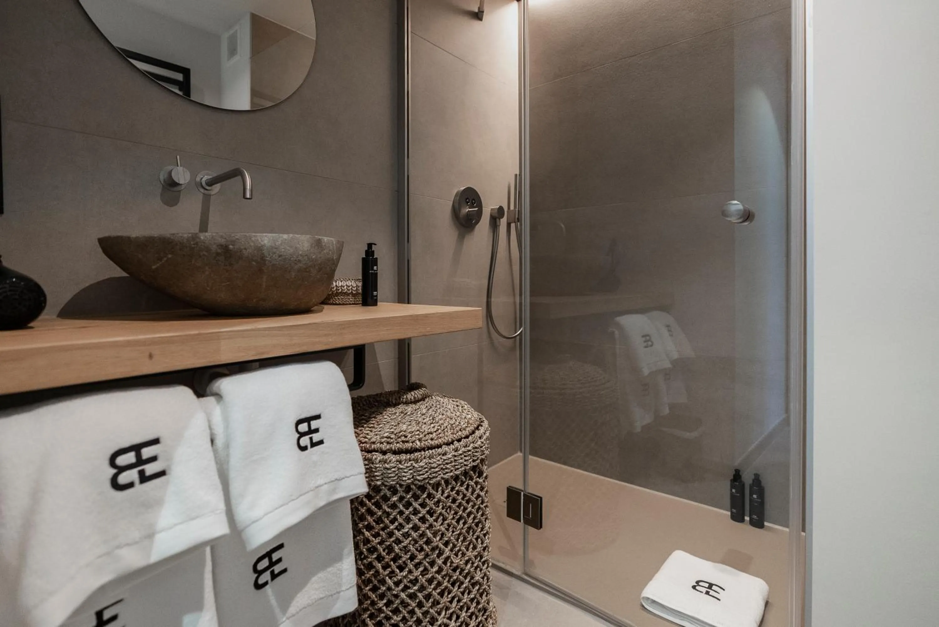 Shower in BTFL Living, Luxury Residences Antwerp, Zirkstraat