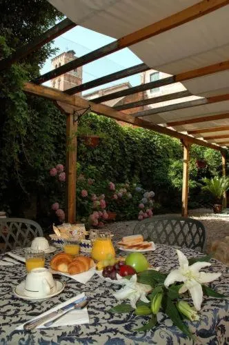 Restaurant/places to eat in Ca' Dei Leoni