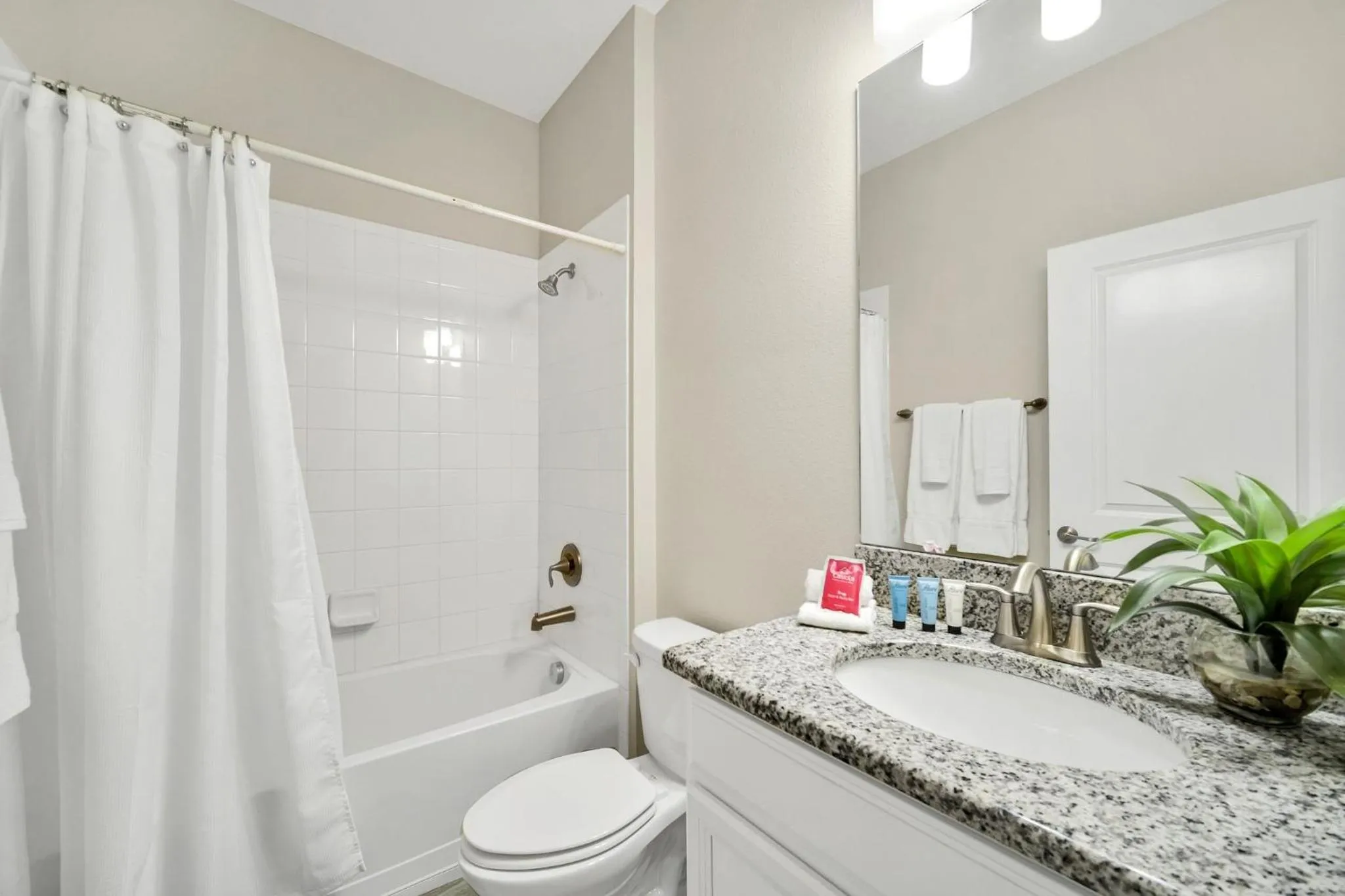 Gorgeous, Modern Home wPrivate Pool