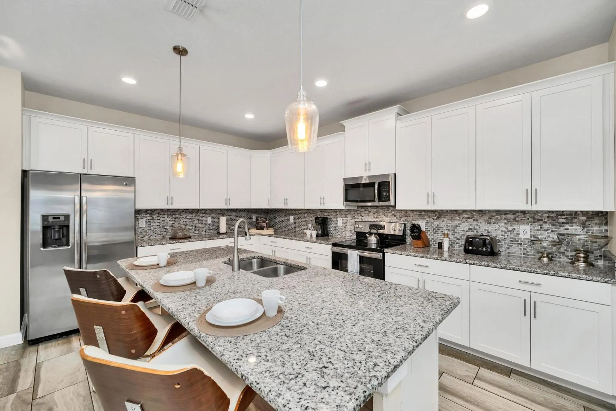 Gorgeous, Modern Home wPrivate Pool