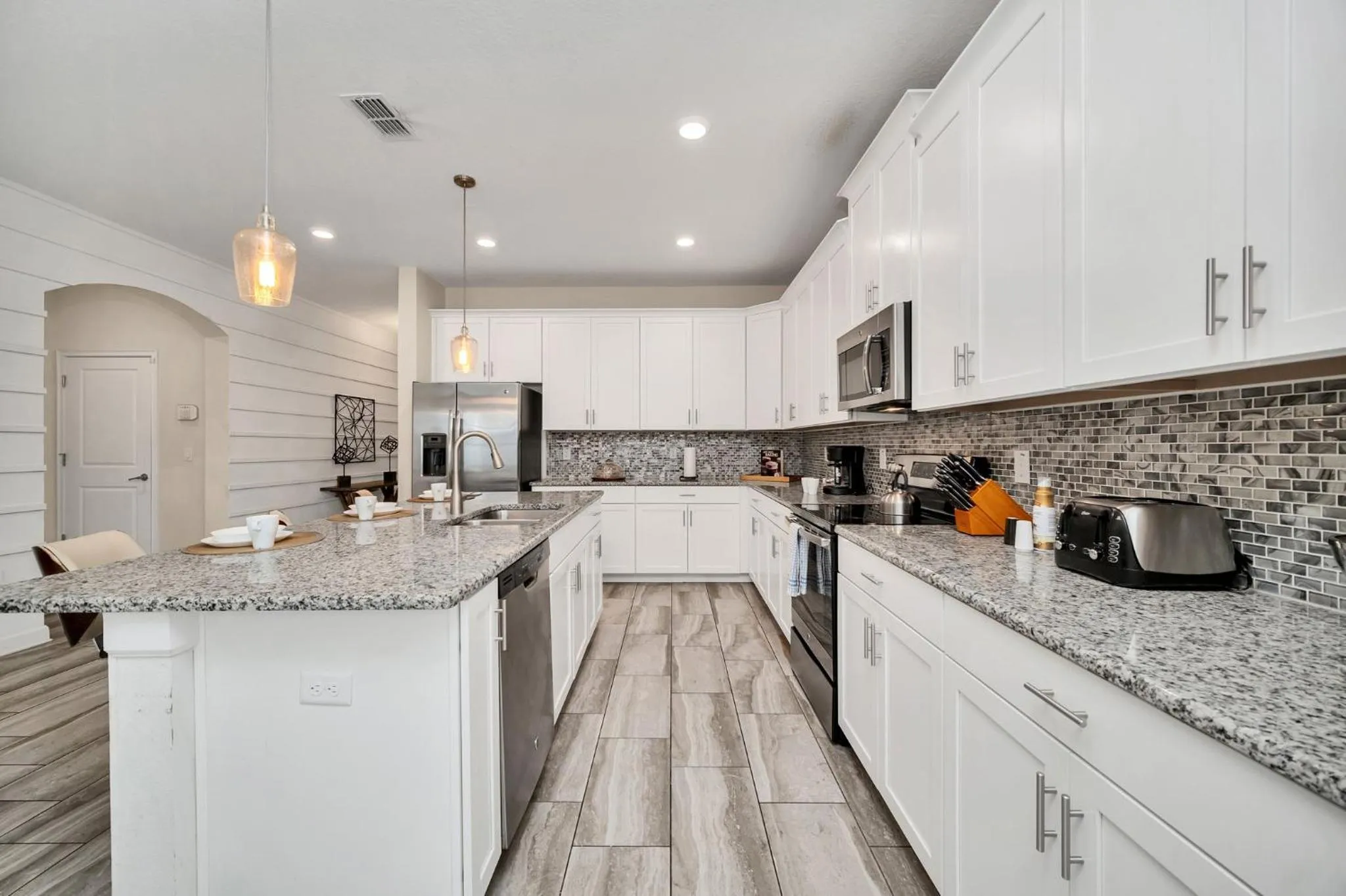 Gorgeous, Modern Home wPrivate Pool