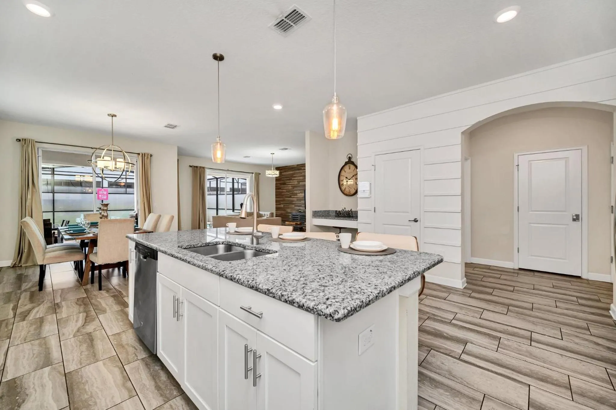 Gorgeous, Modern Home wPrivate Pool