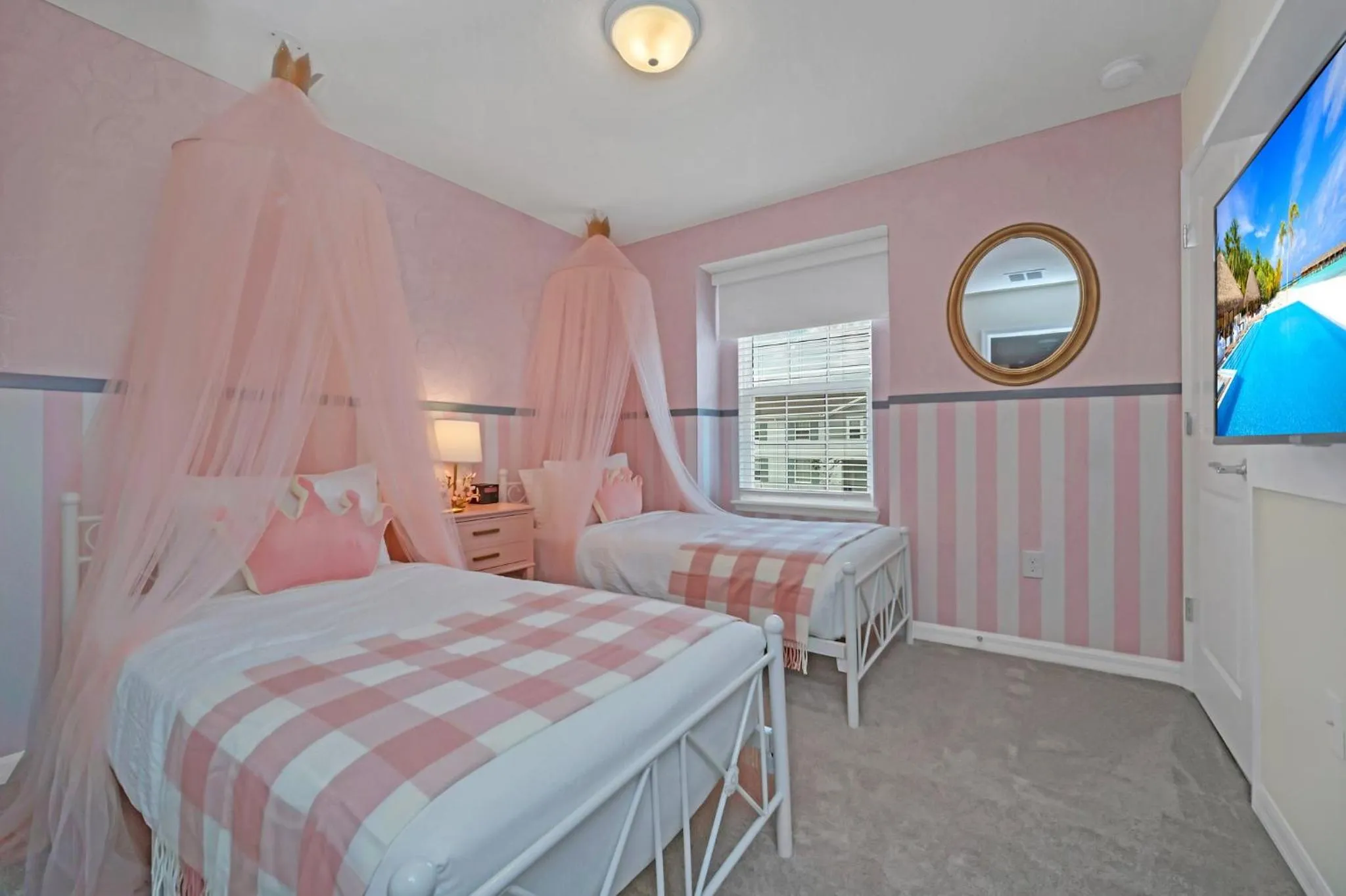 Bed in Free Waterpark Private Splash Pool Near Disney