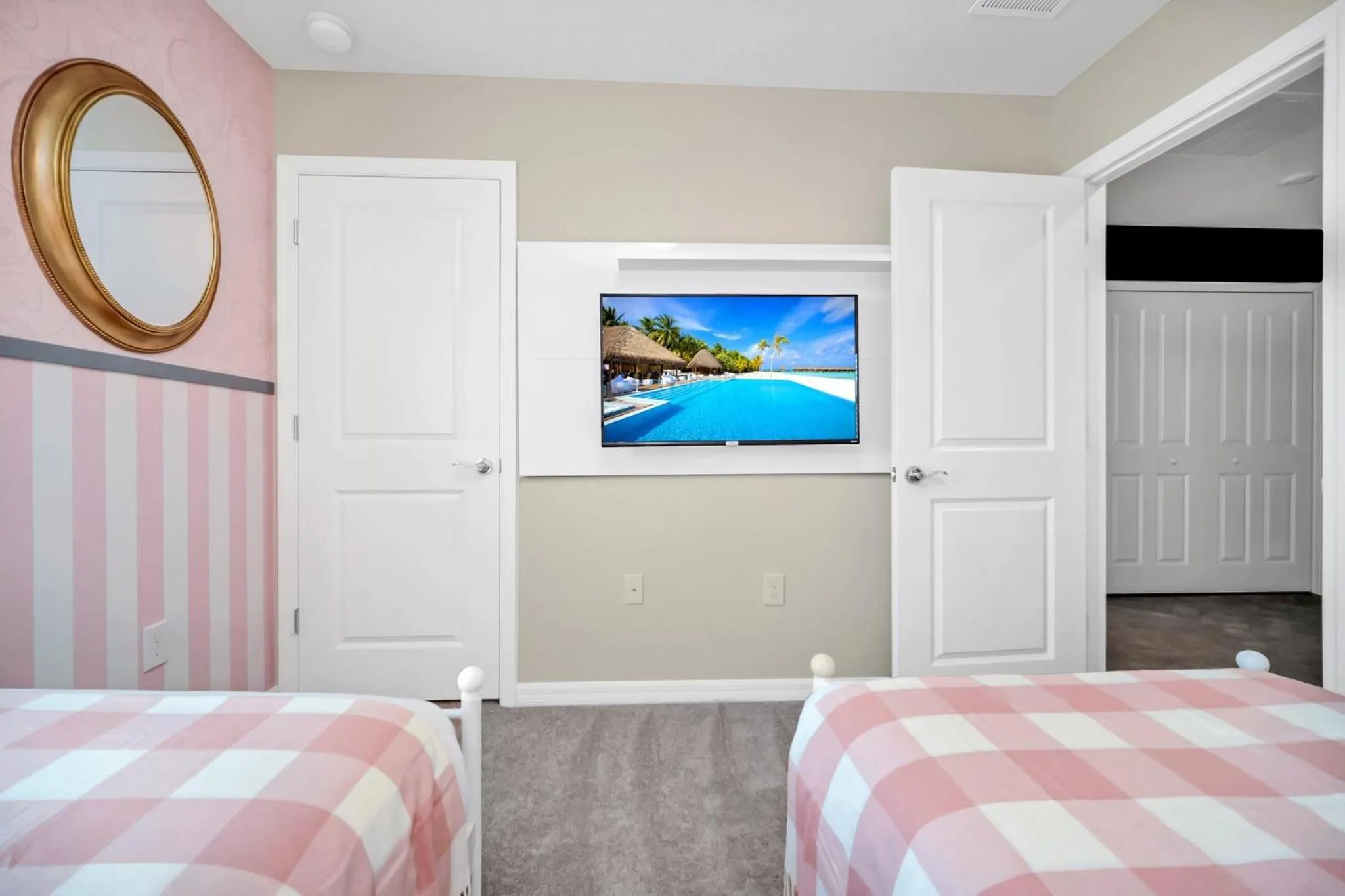 Bed in Free Waterpark Private Splash Pool Near Disney