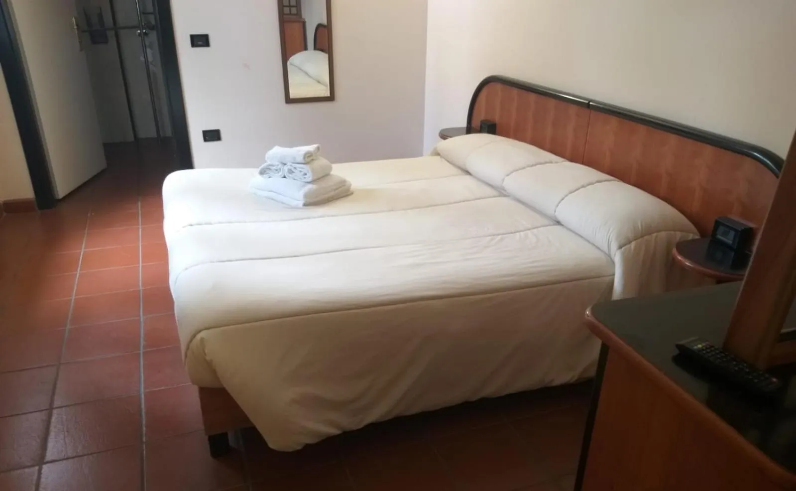 Photo of the whole room, Bed in LH Albergo il Picchio