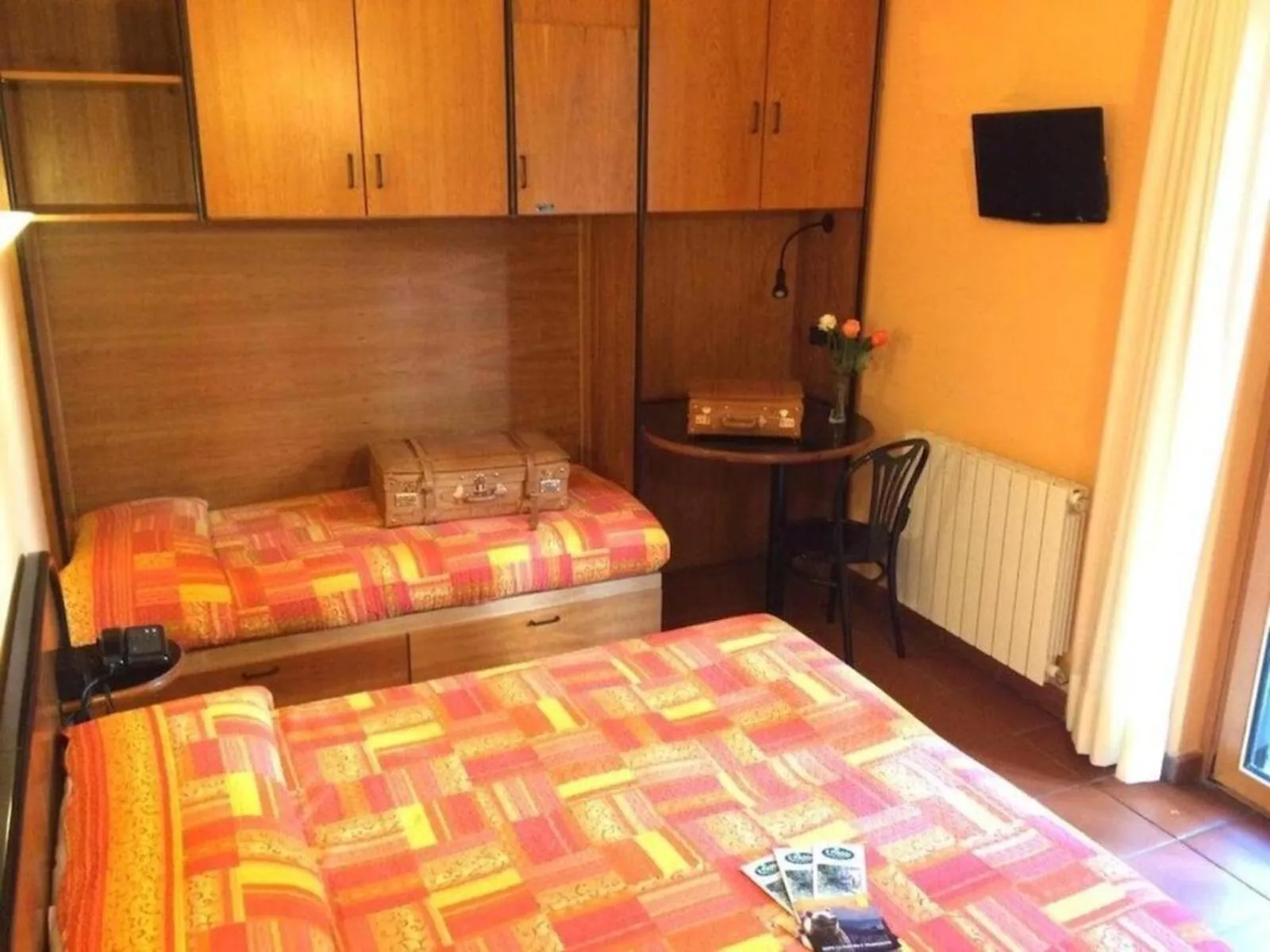 TV and multimedia, Bed in LH Albergo il Picchio