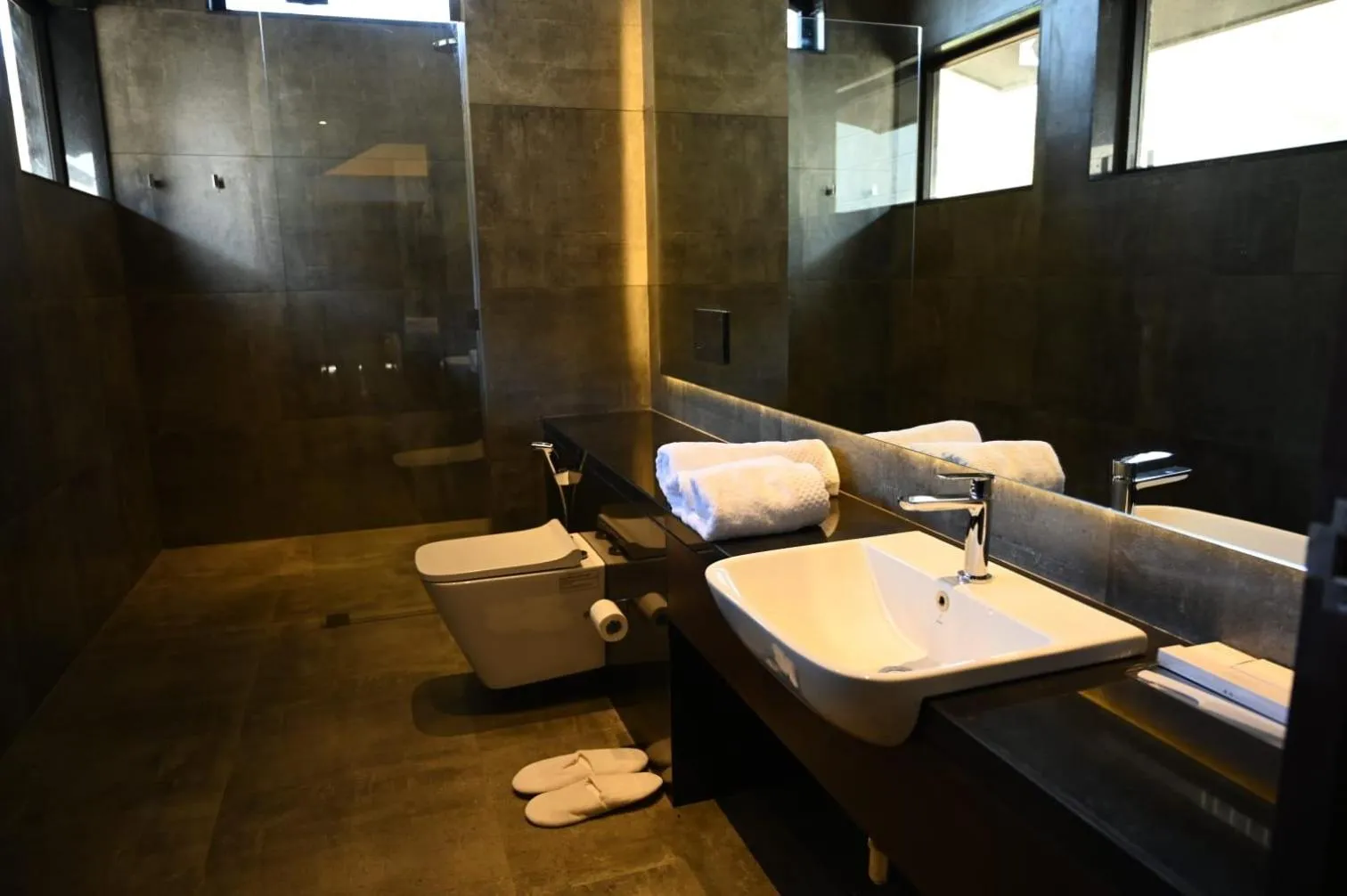 Shower in Vee Resort- The Suites of Royals