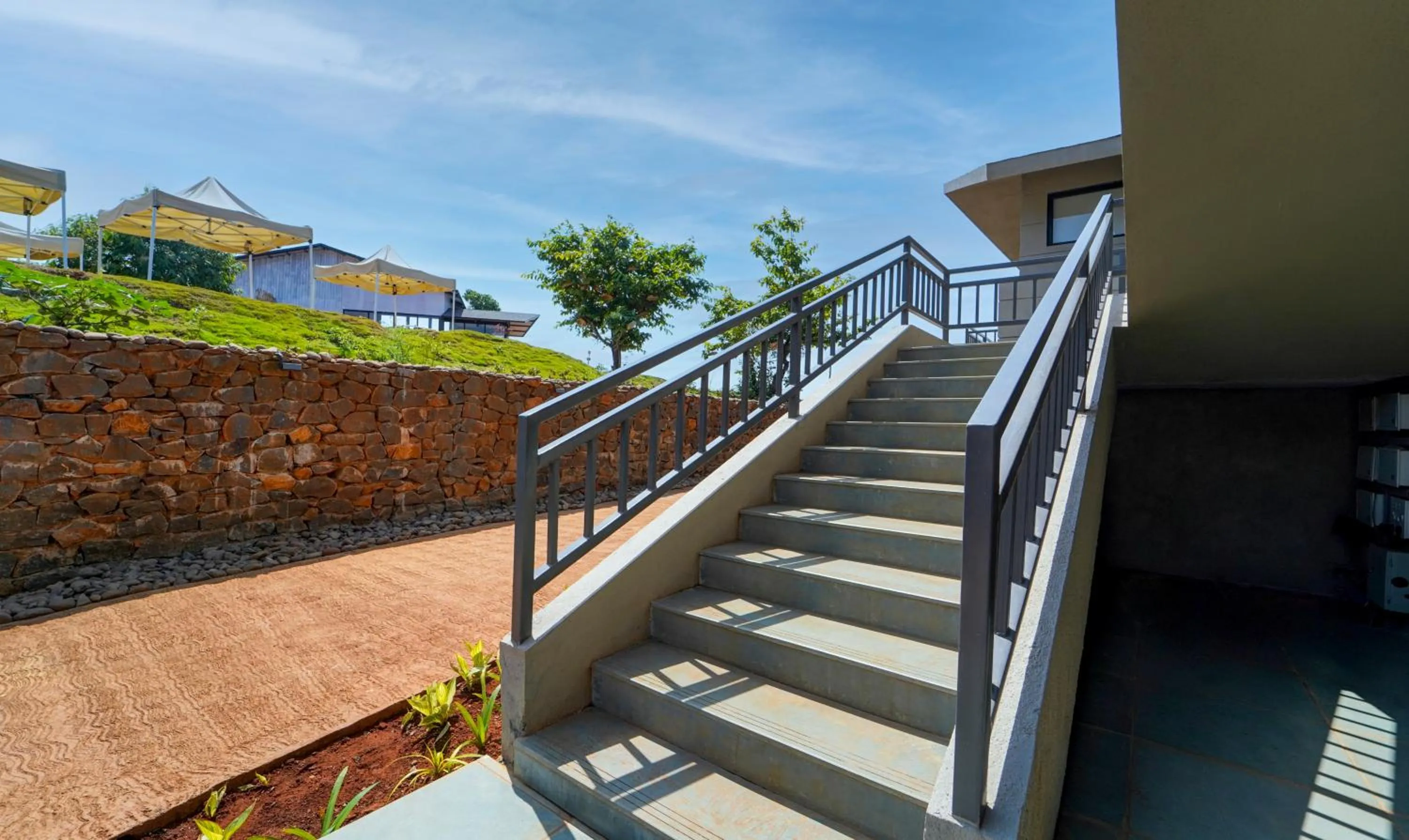 Day in Vee Resort- The Suites of Royals