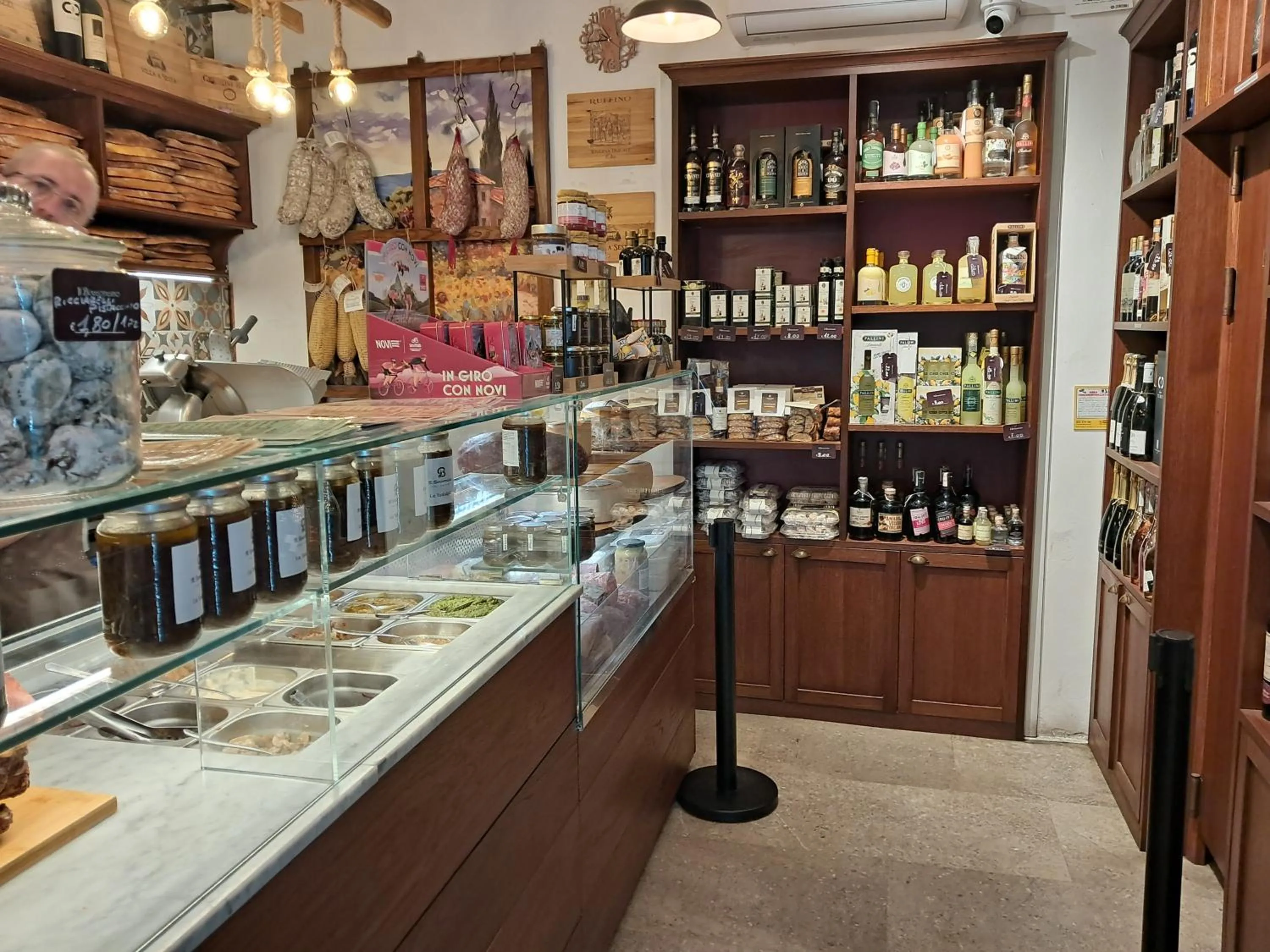 Restaurant/places to eat in Hotel Minerva