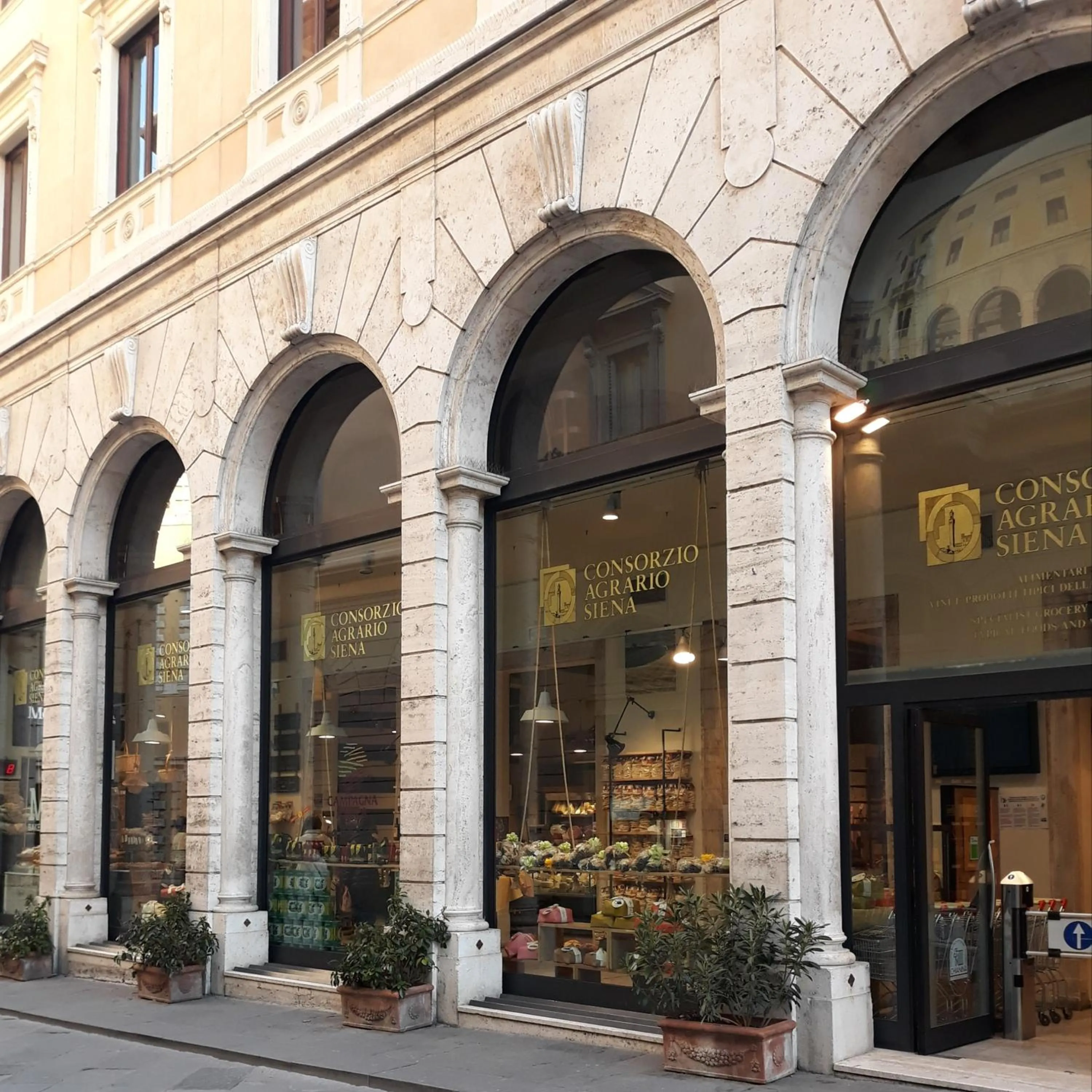 On-site shops in Hotel Minerva