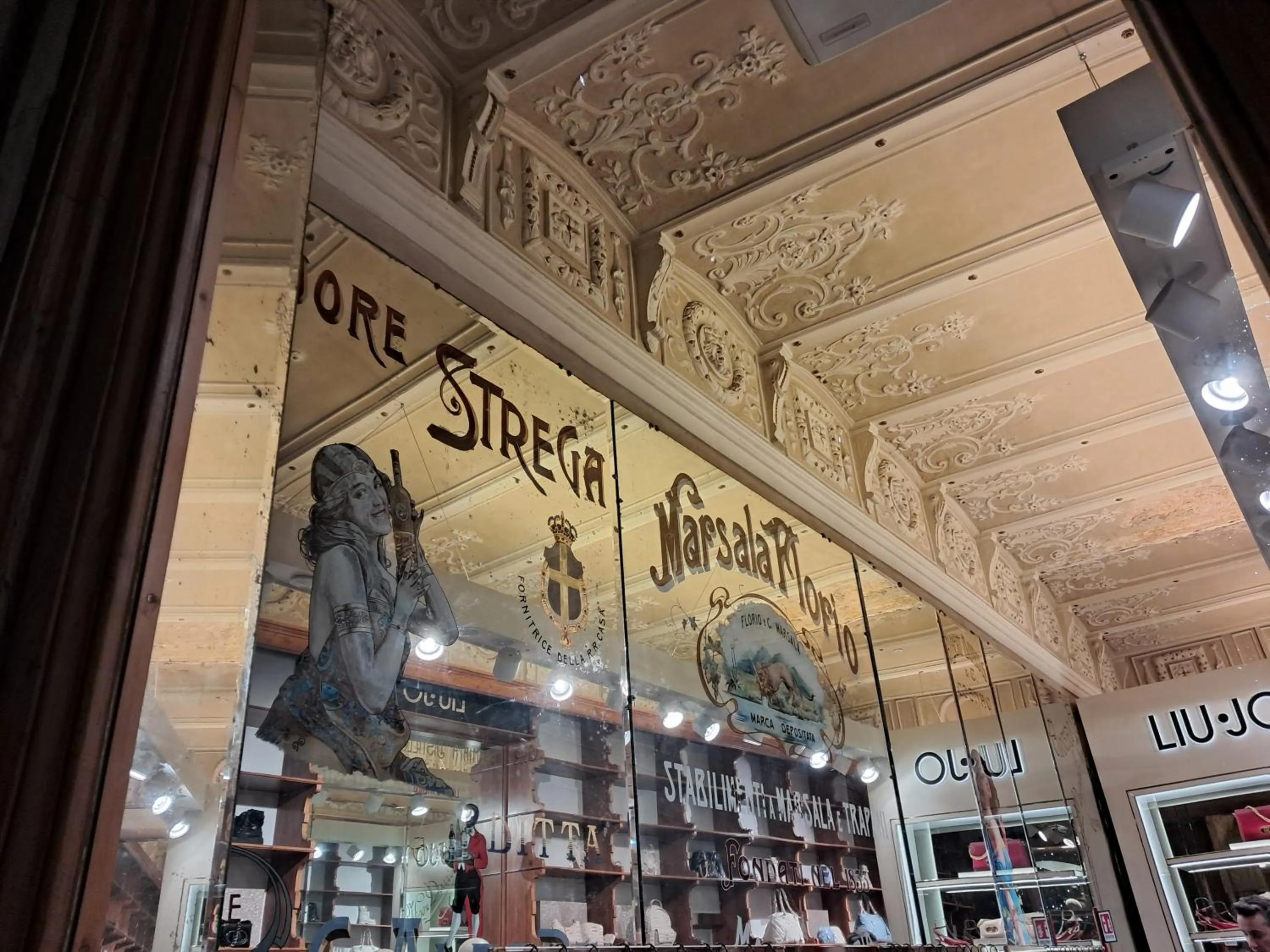 On-site shops in Hotel Minerva