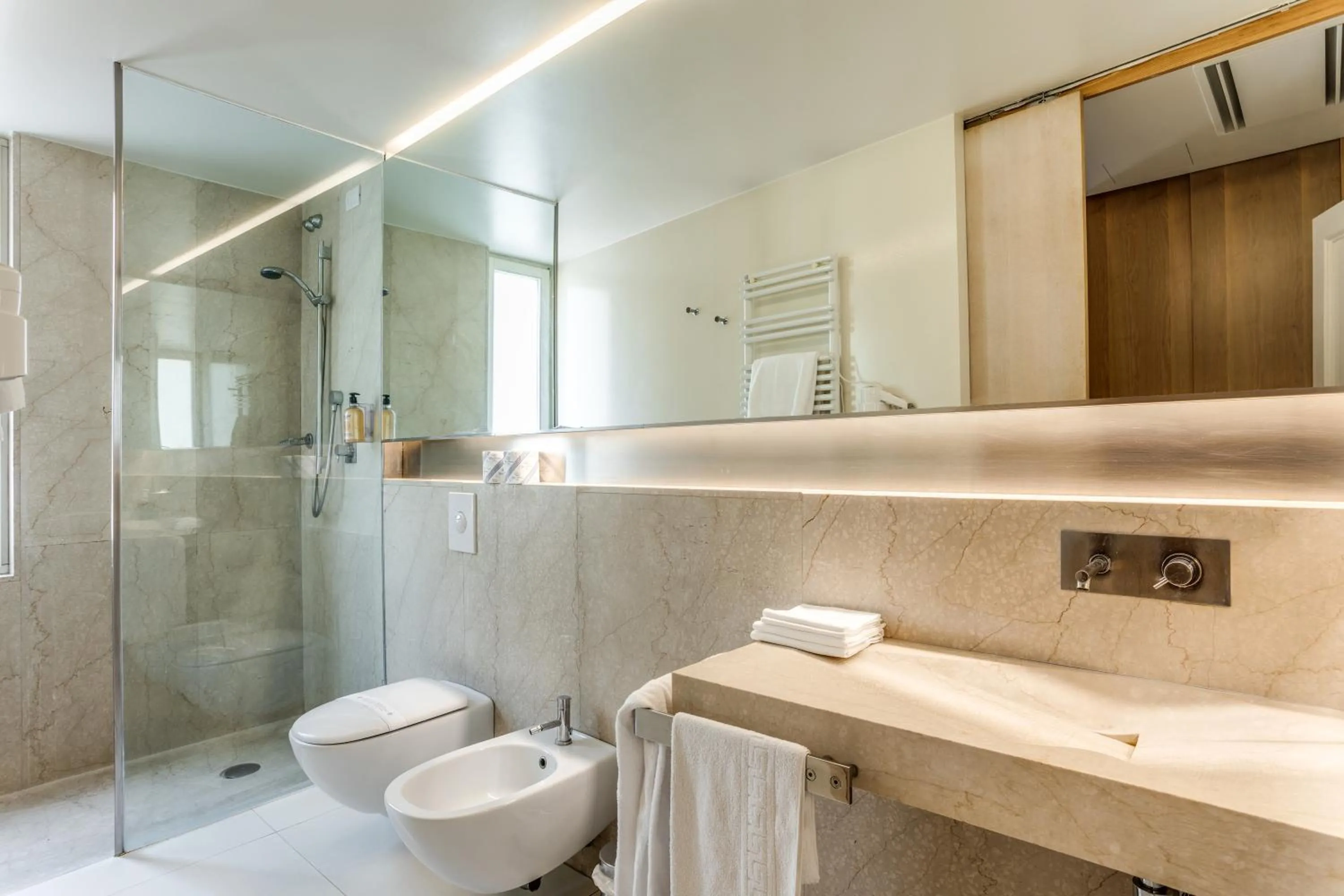 Shower in Hotel Minerva