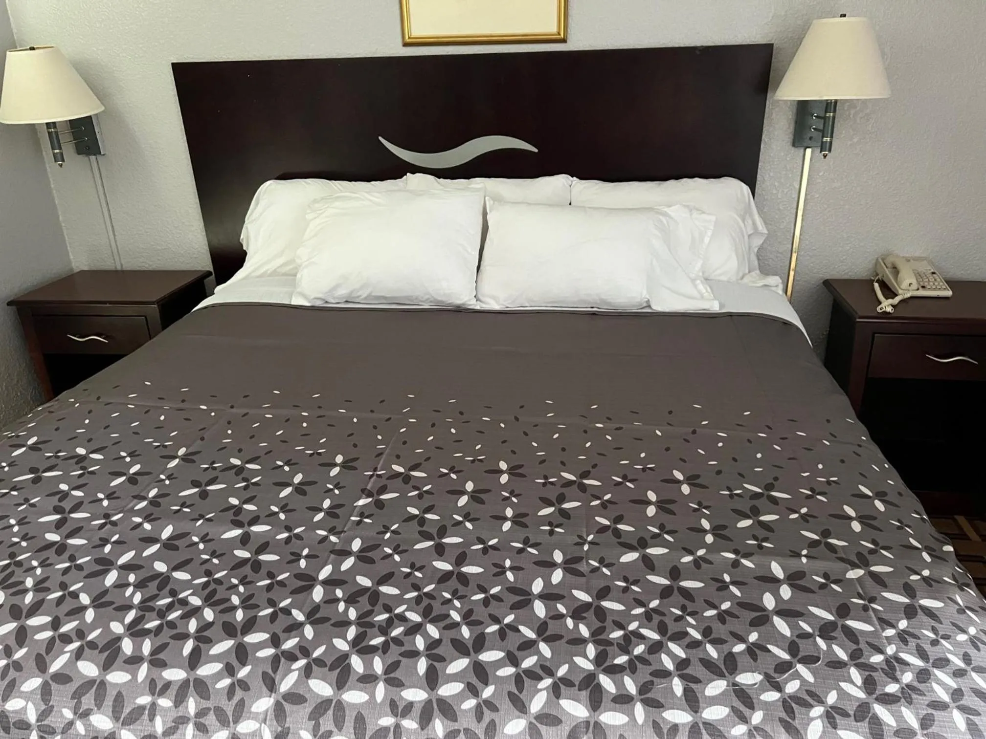 Bed in Budget Inn