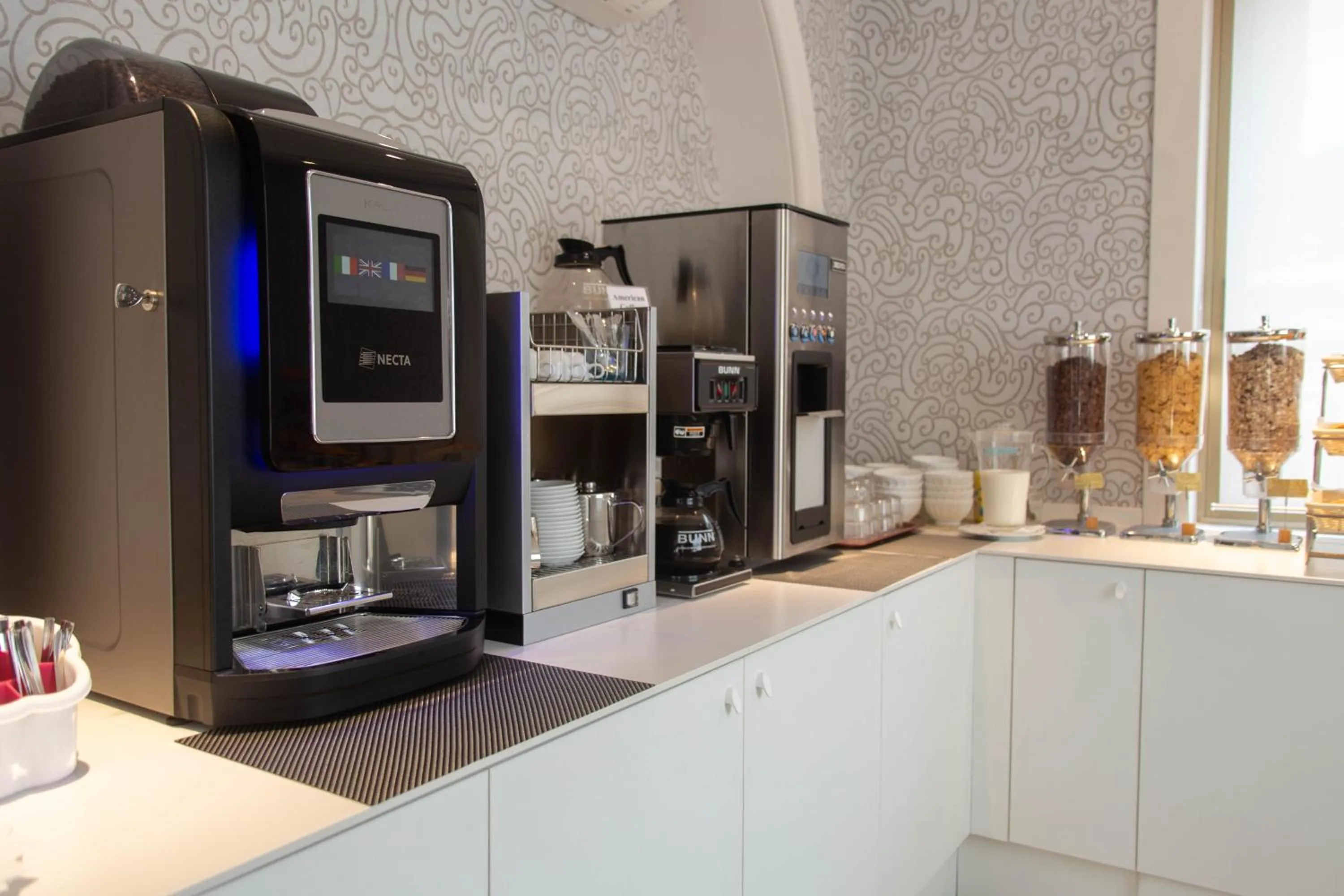 Buffet breakfast in Hotel Vittoria