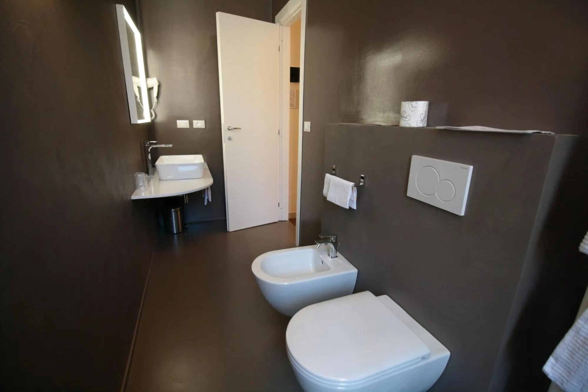 Bathroom in Hotel Vittoria